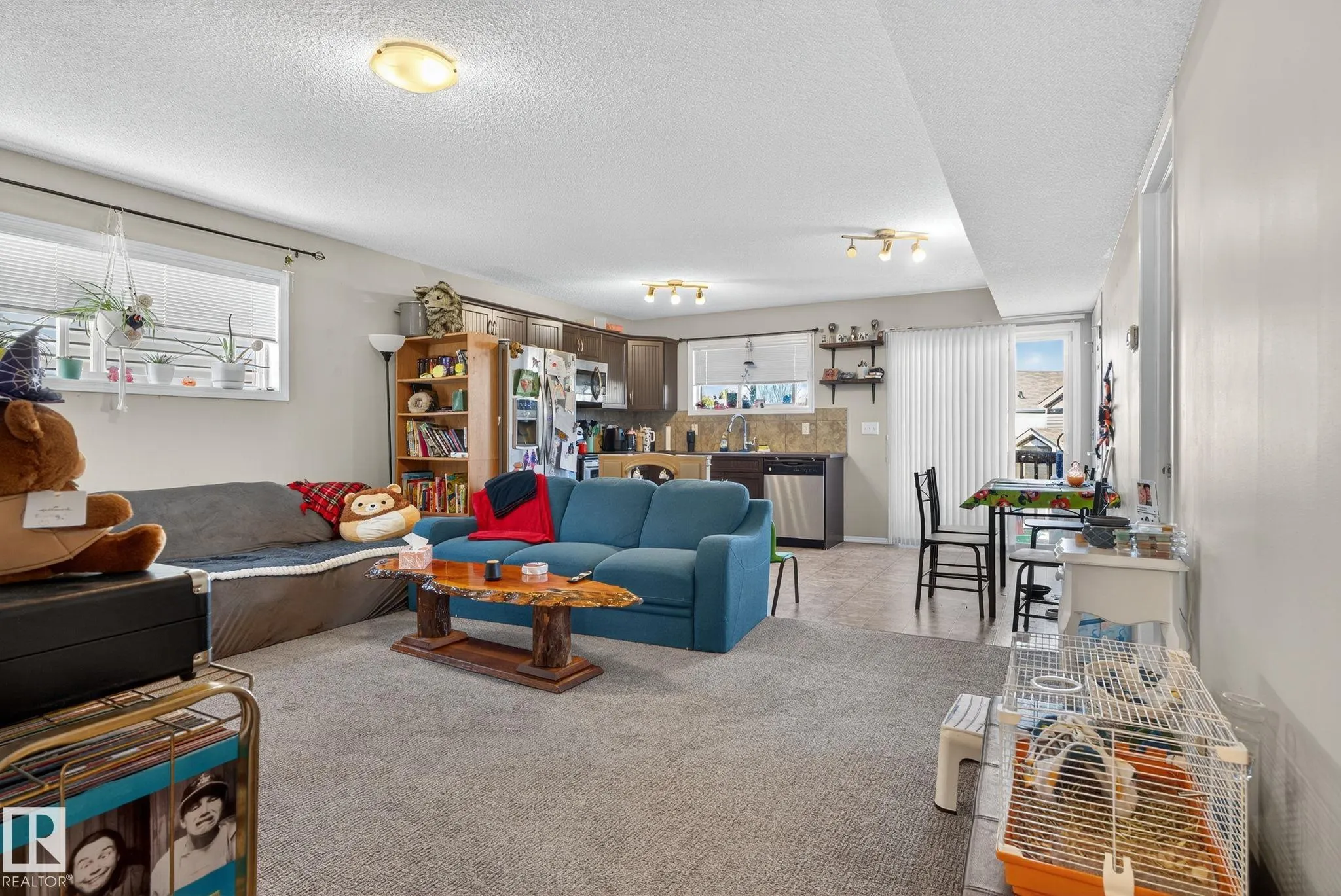 195, 142 Selkirk Place