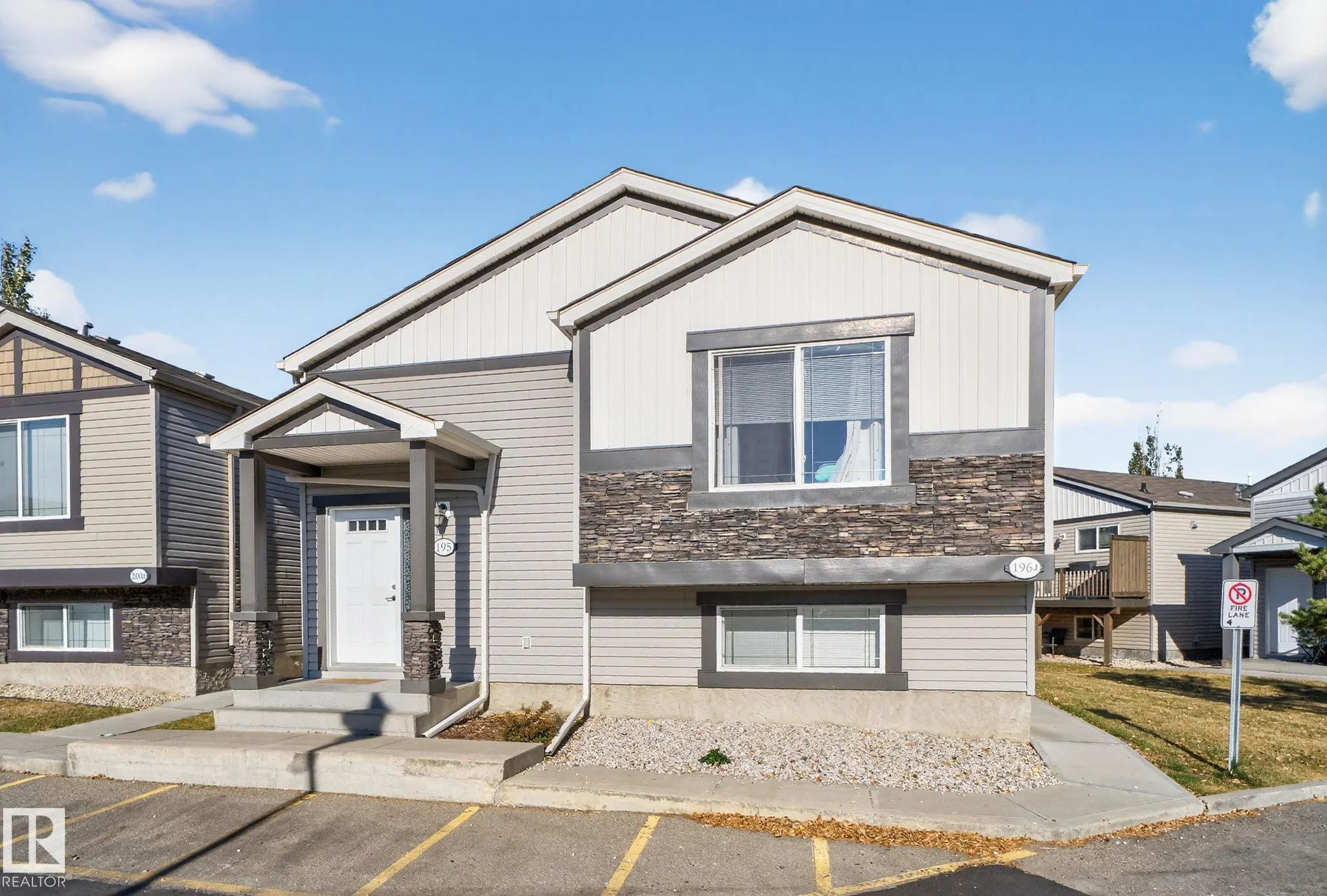 195, 142 Selkirk Place