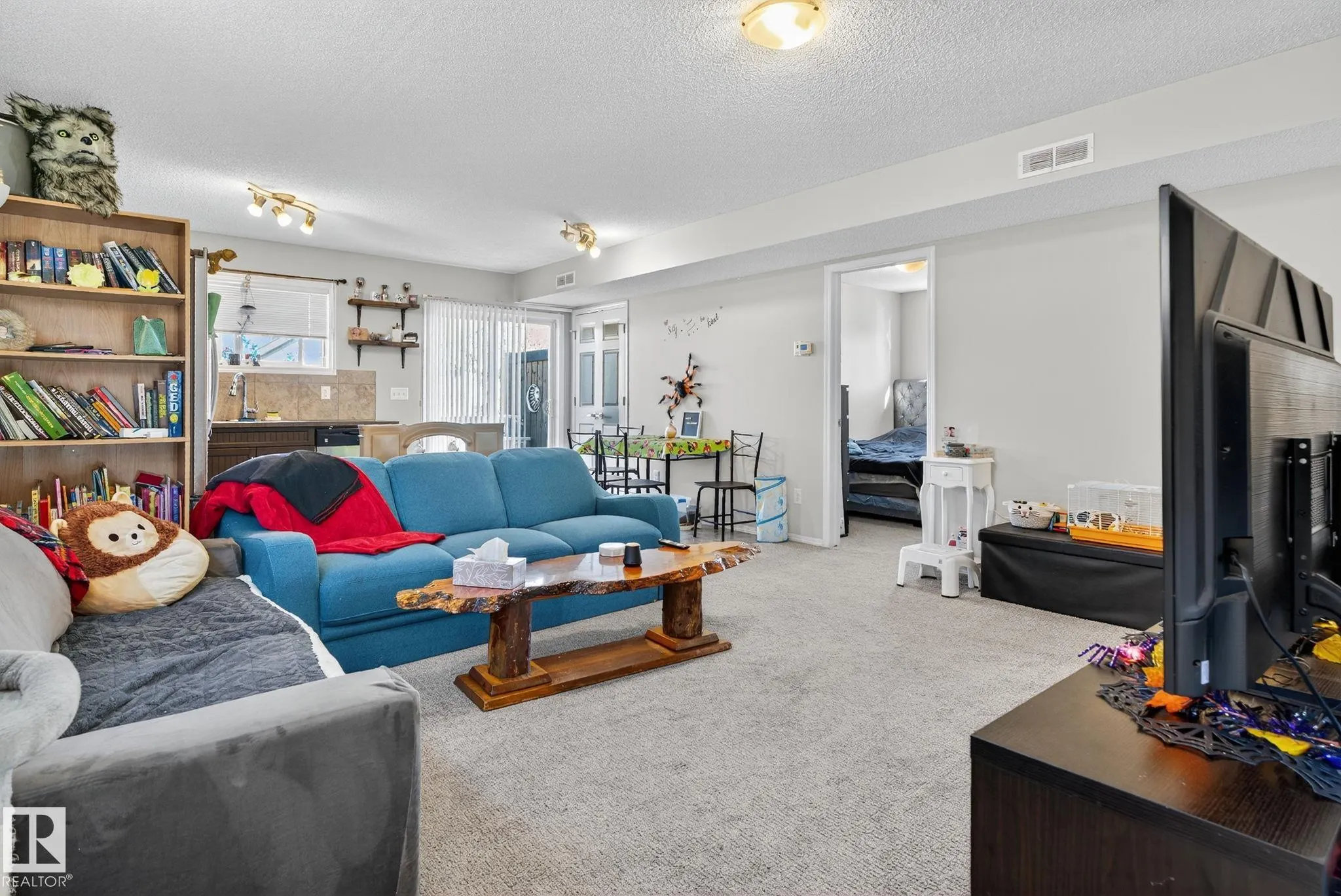 195, 142 Selkirk Place
