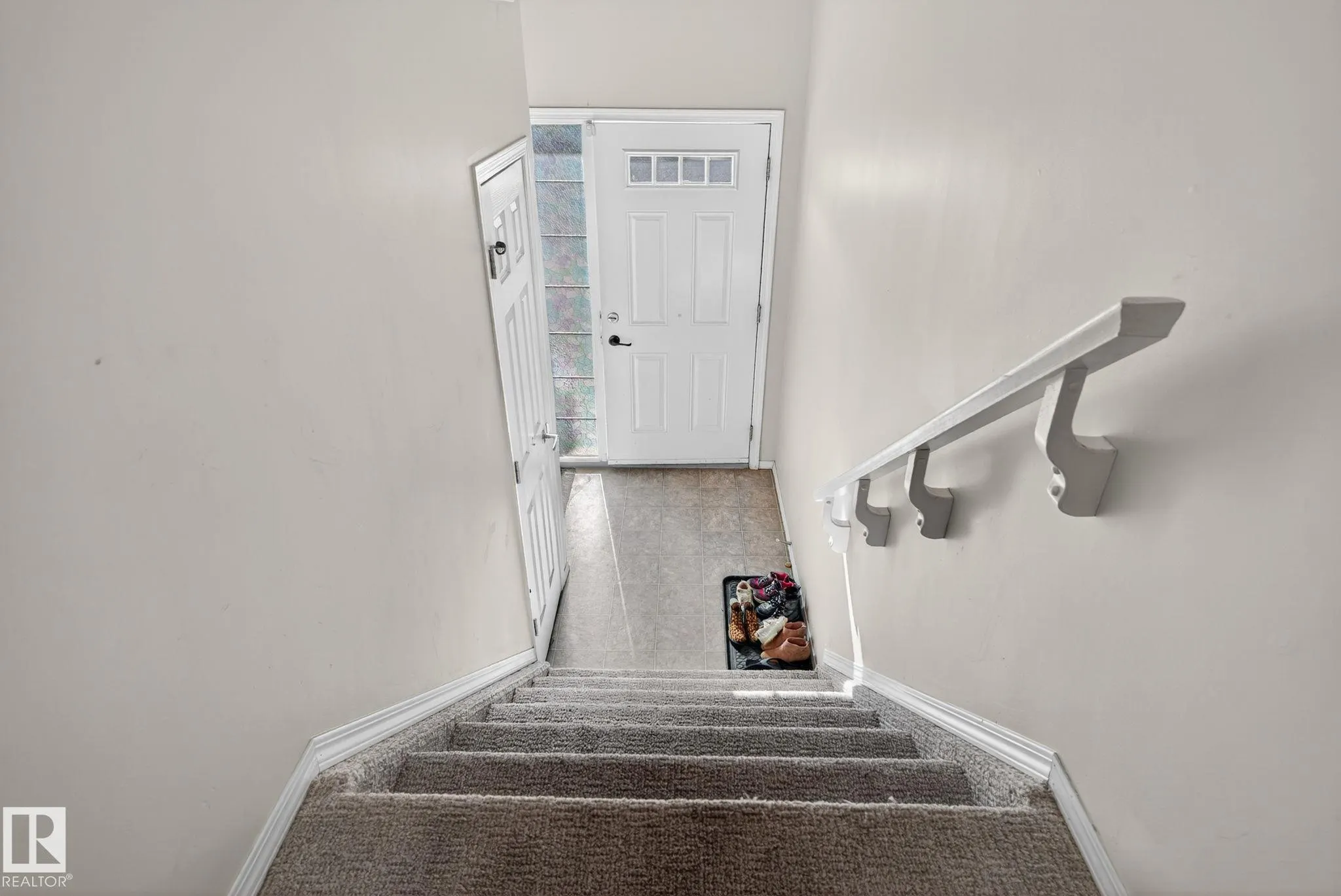 195, 142 Selkirk Place