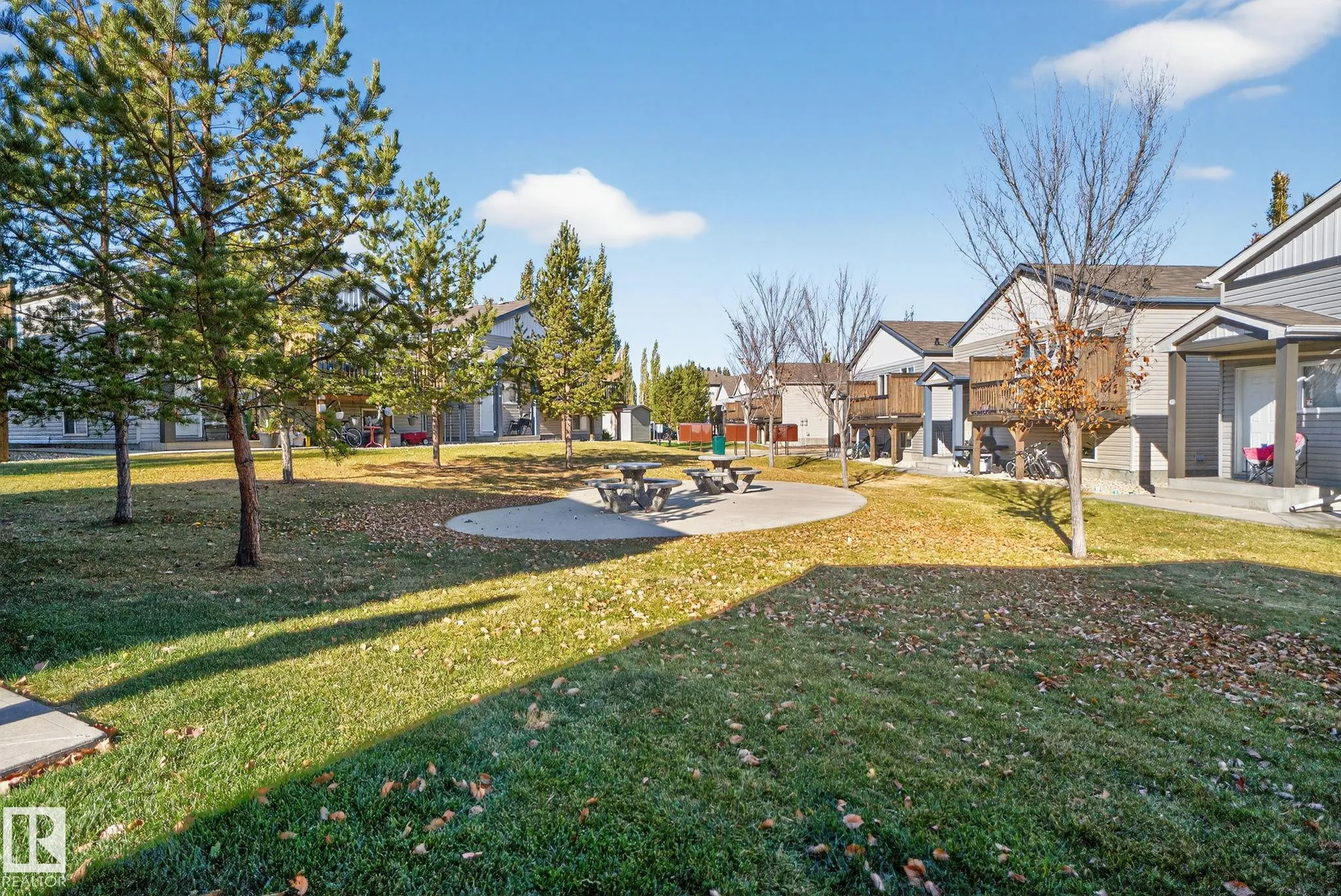 195, 142 Selkirk Place