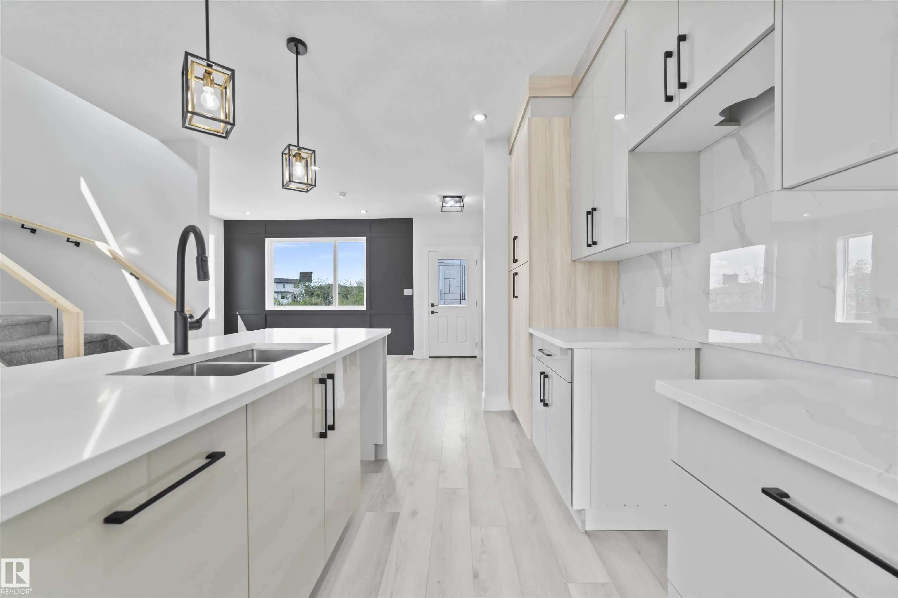 203 DEER Valley Drive