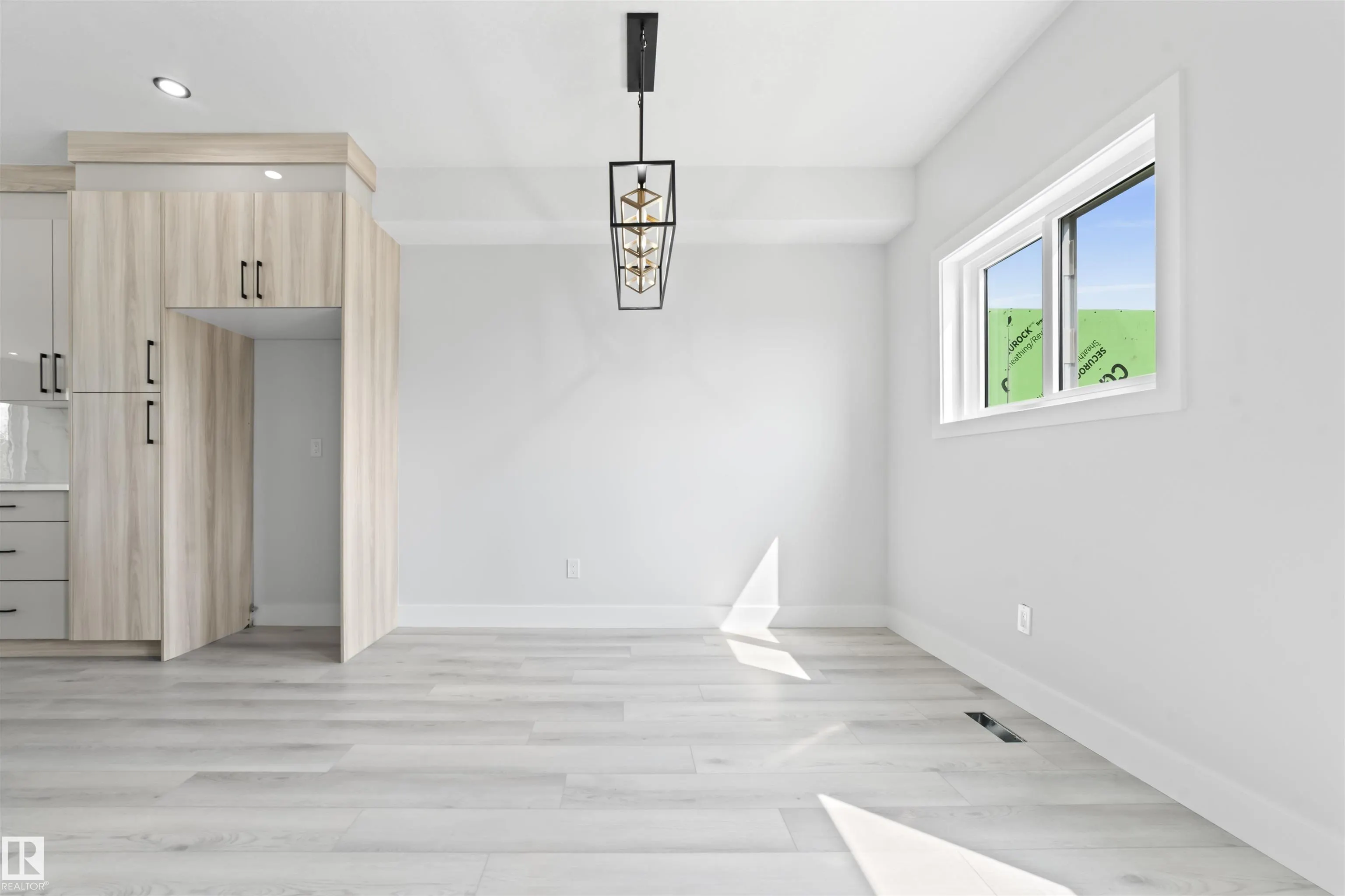 203 DEER Valley Drive