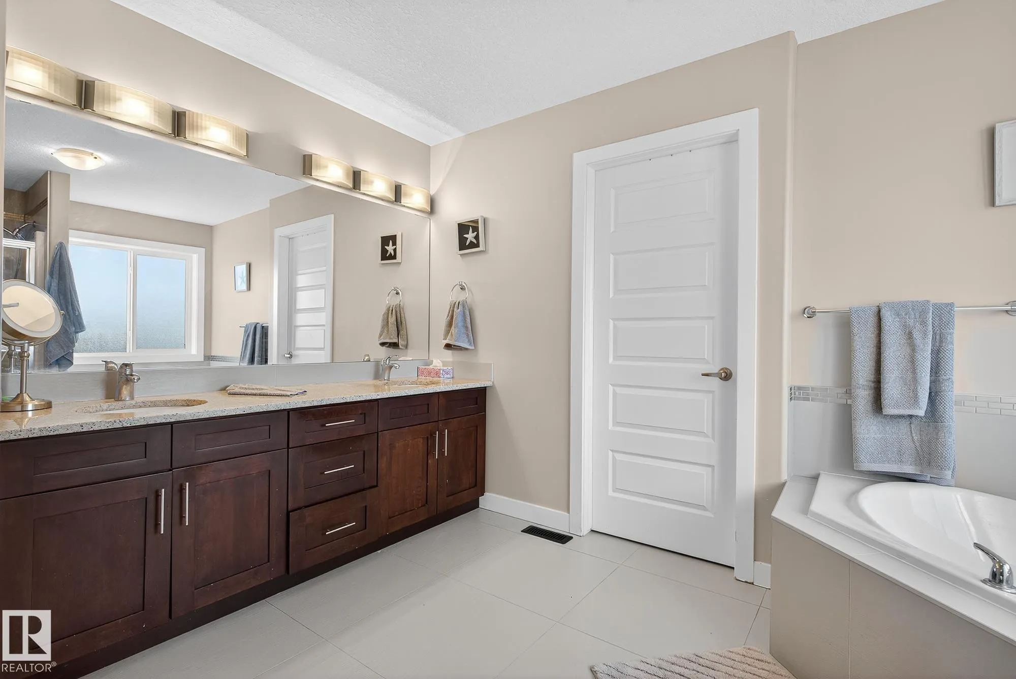 22 Shorewood Cr