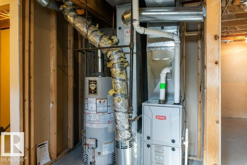 44 AKINSDALE Gardens