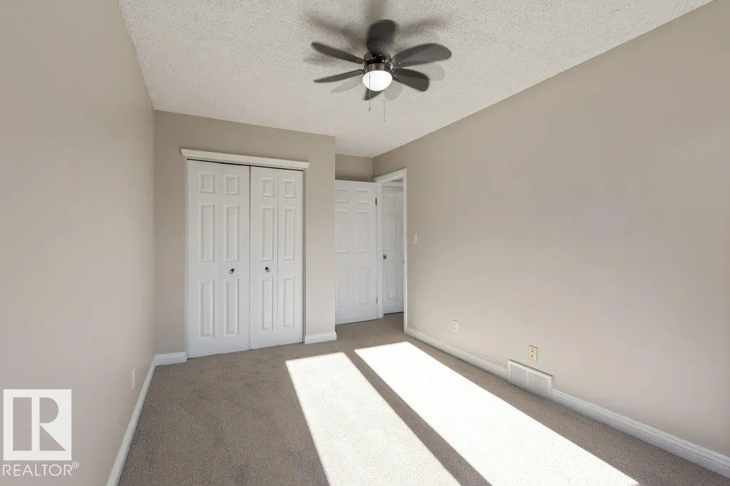 44 AKINSDALE Gardens