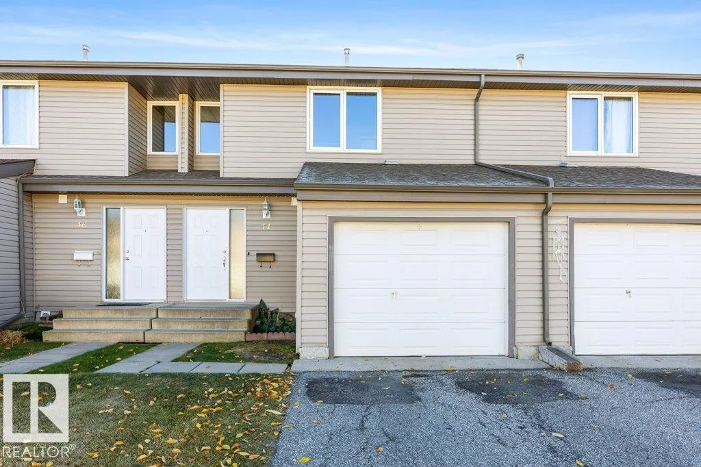 44 AKINSDALE Gardens