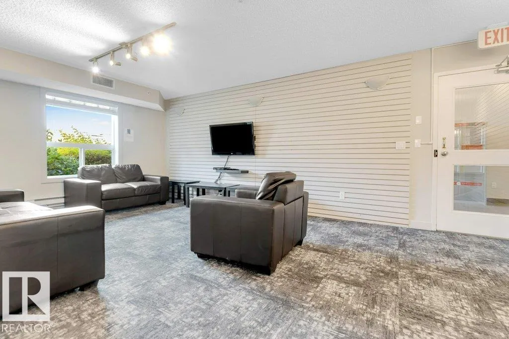 392 SILVER BERRY Road