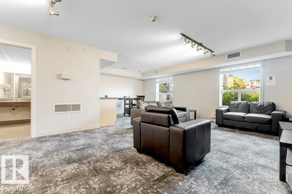 392 SILVER BERRY Road