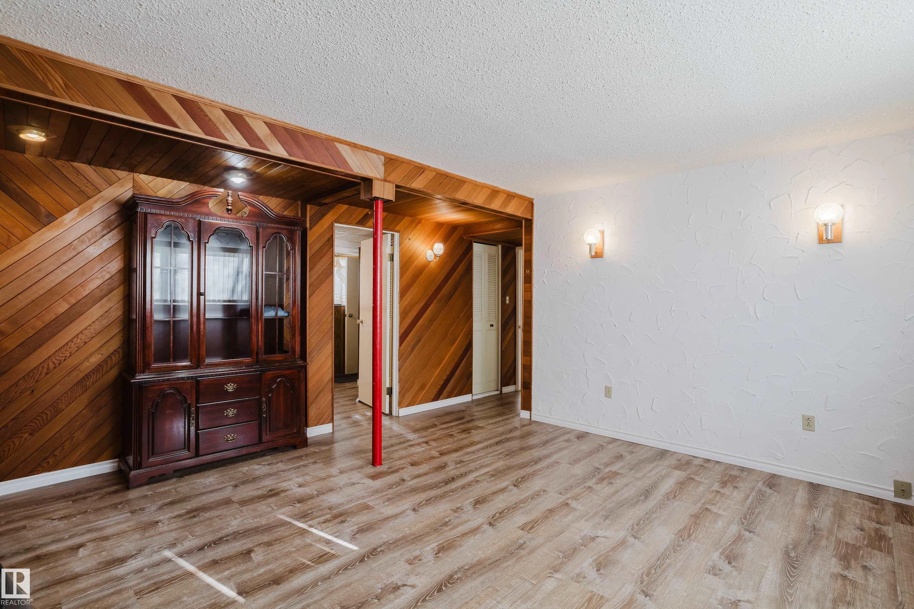 2 Fleetwood Cr
