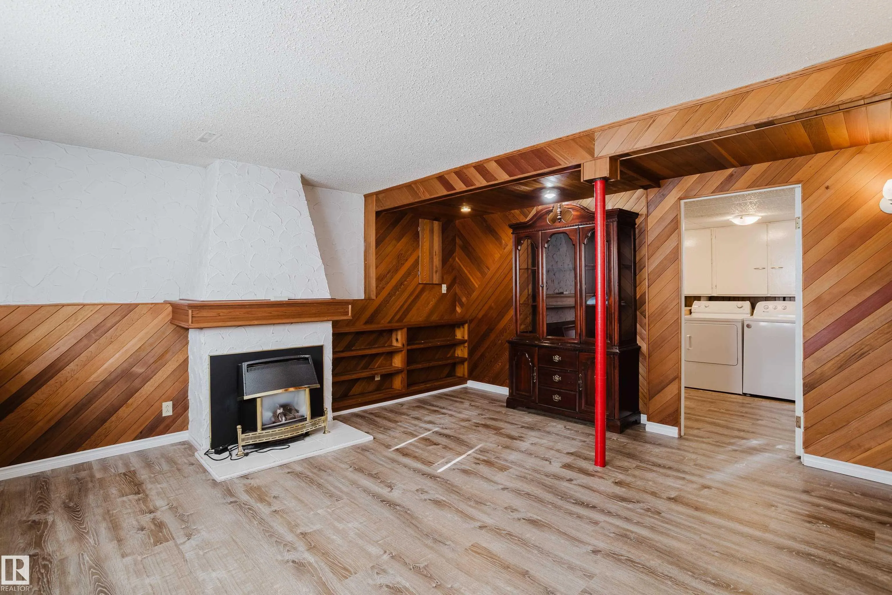 2 Fleetwood Cr