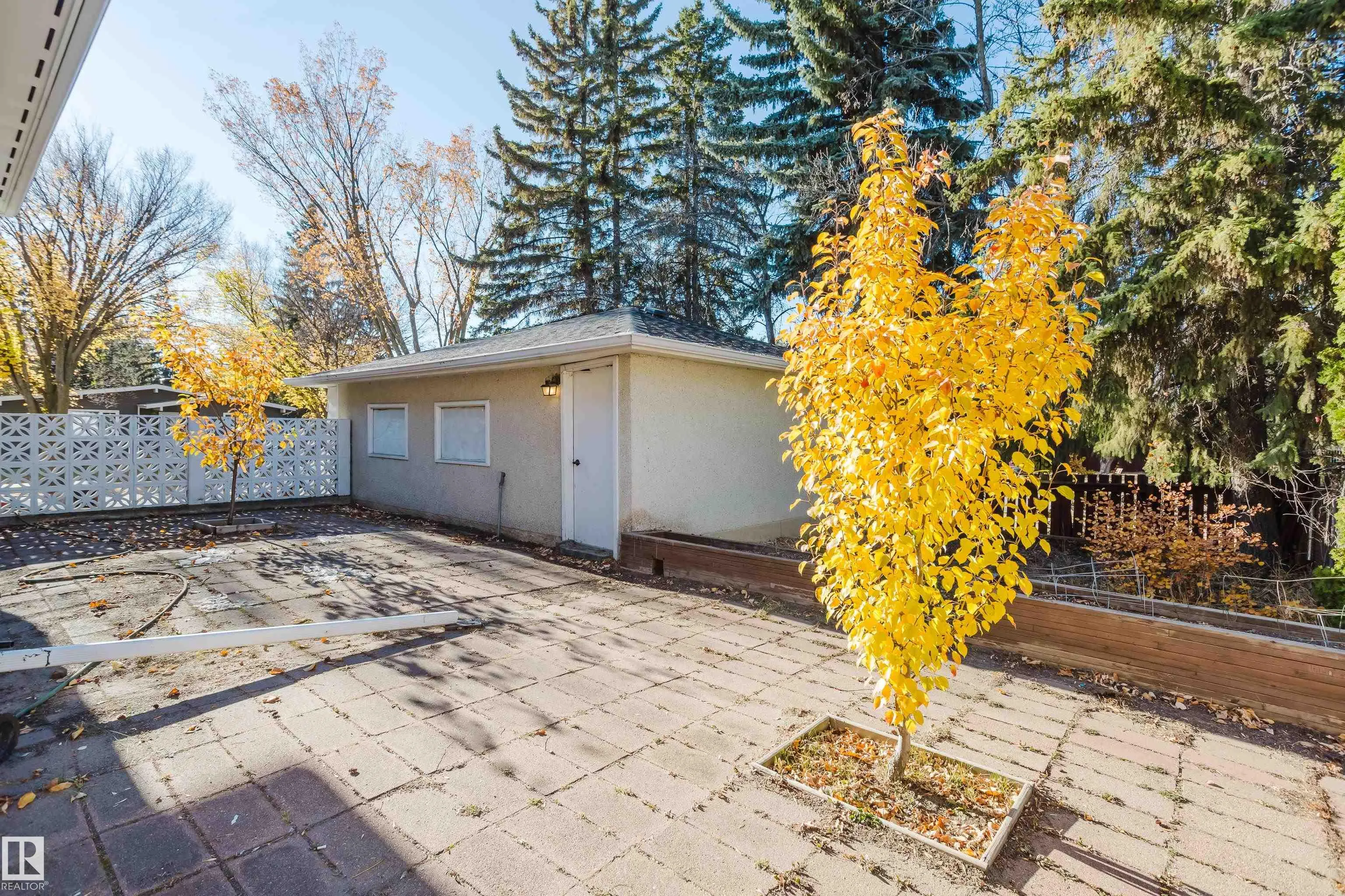 2 Fleetwood Cr