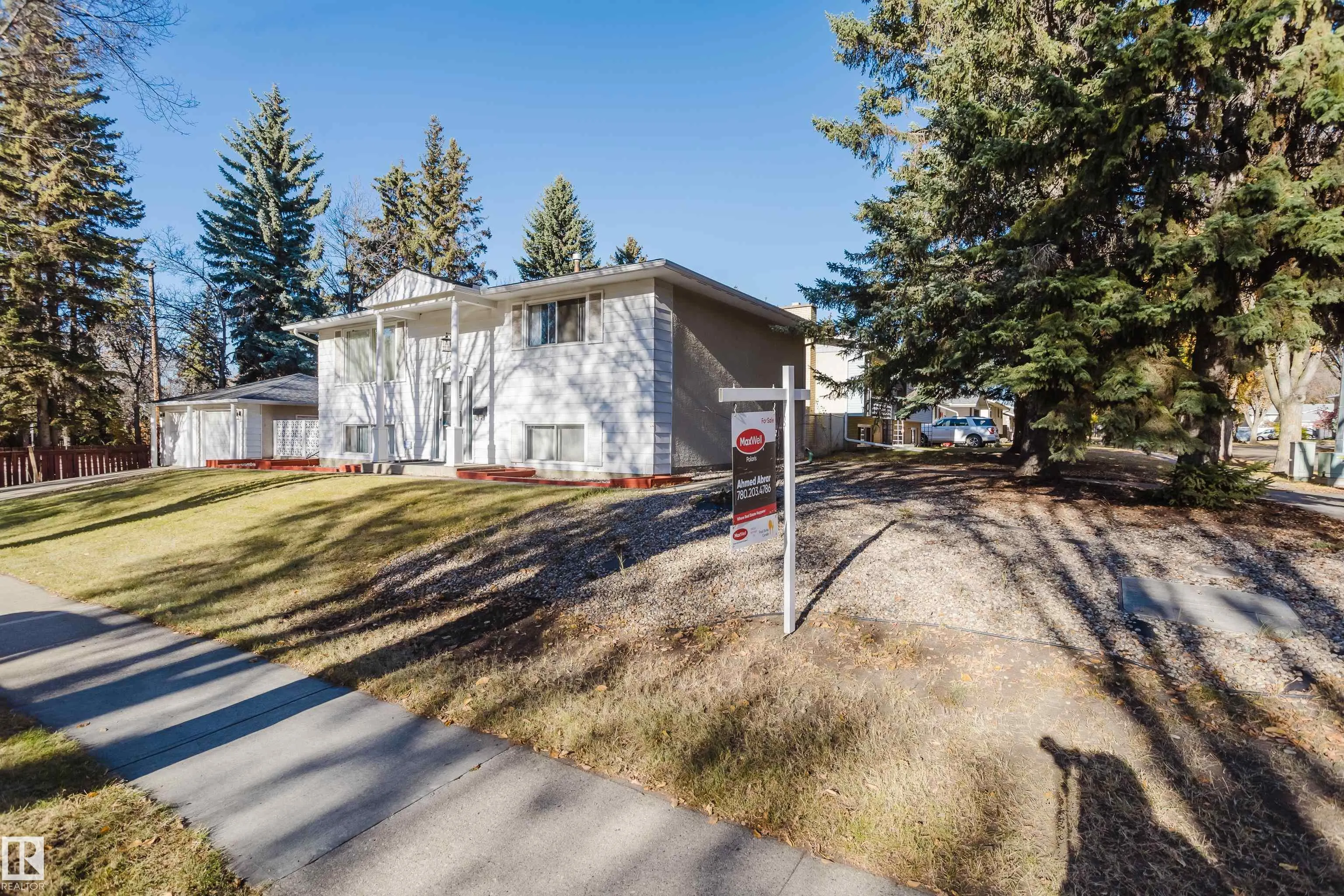 2 Fleetwood Cr