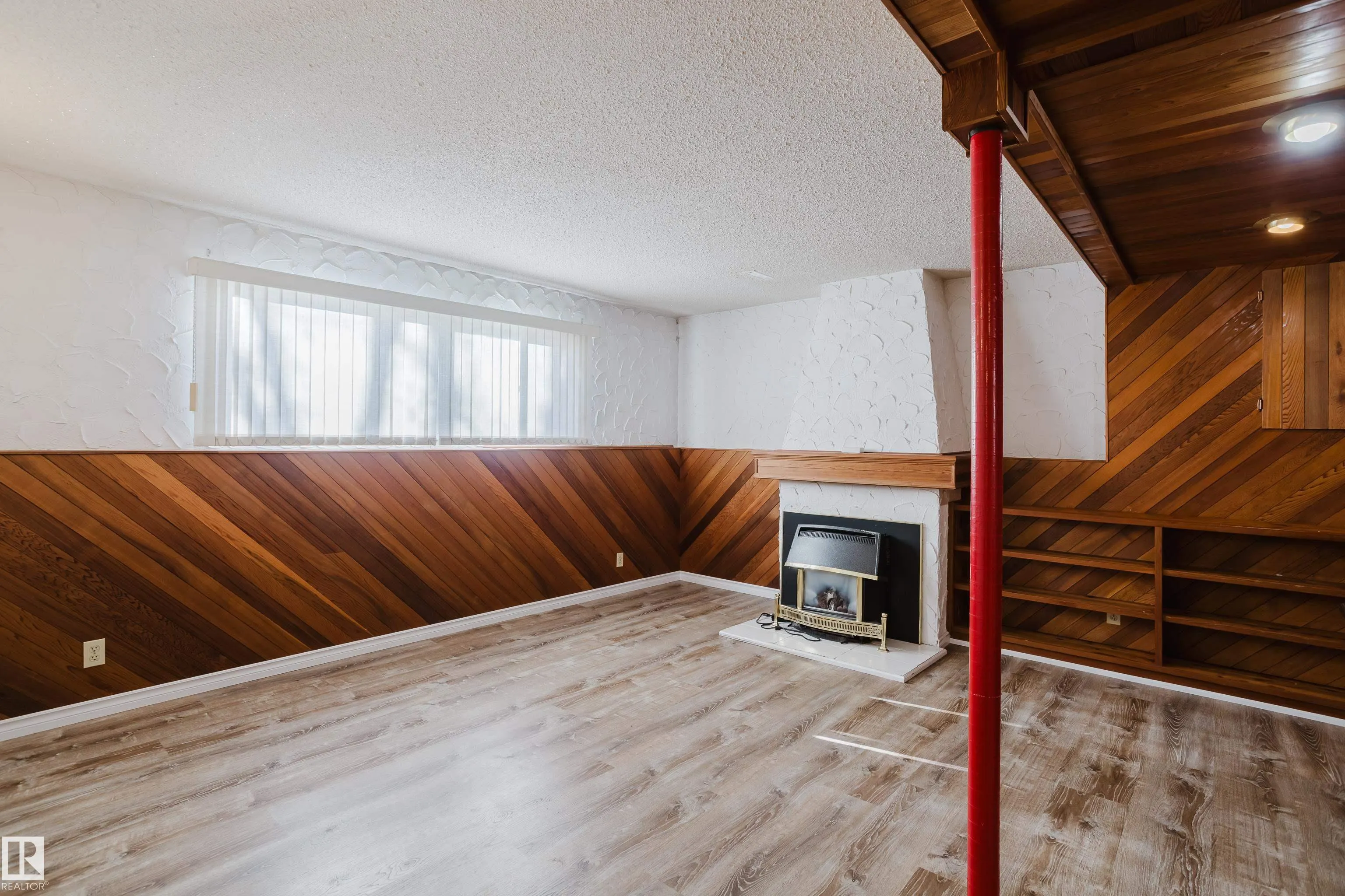 2 Fleetwood Cr