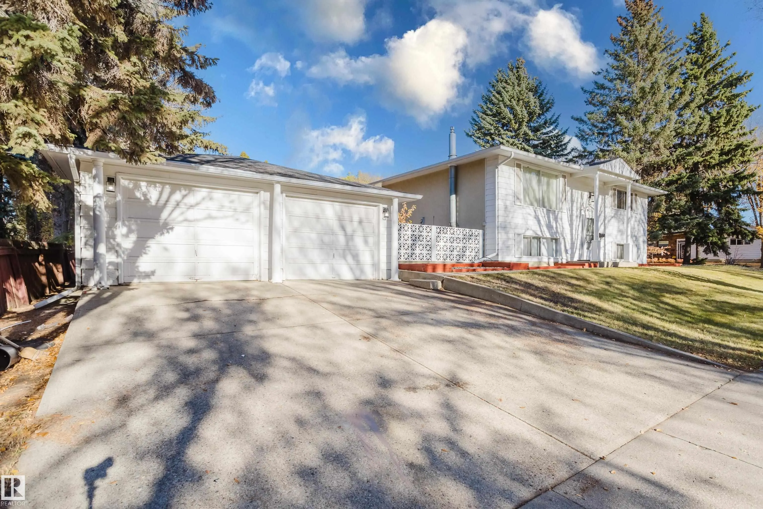 2 Fleetwood Cr