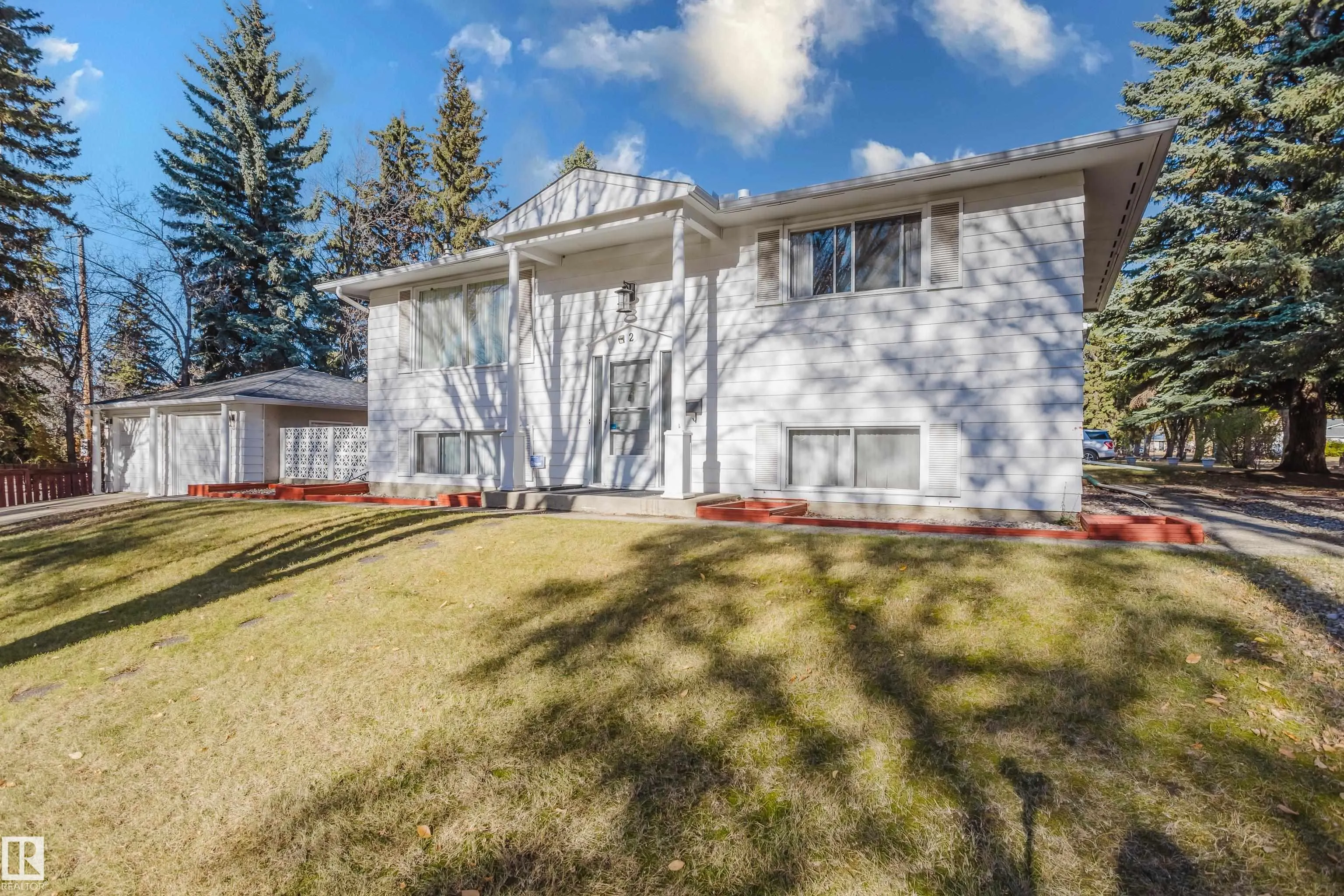 2 Fleetwood Cr