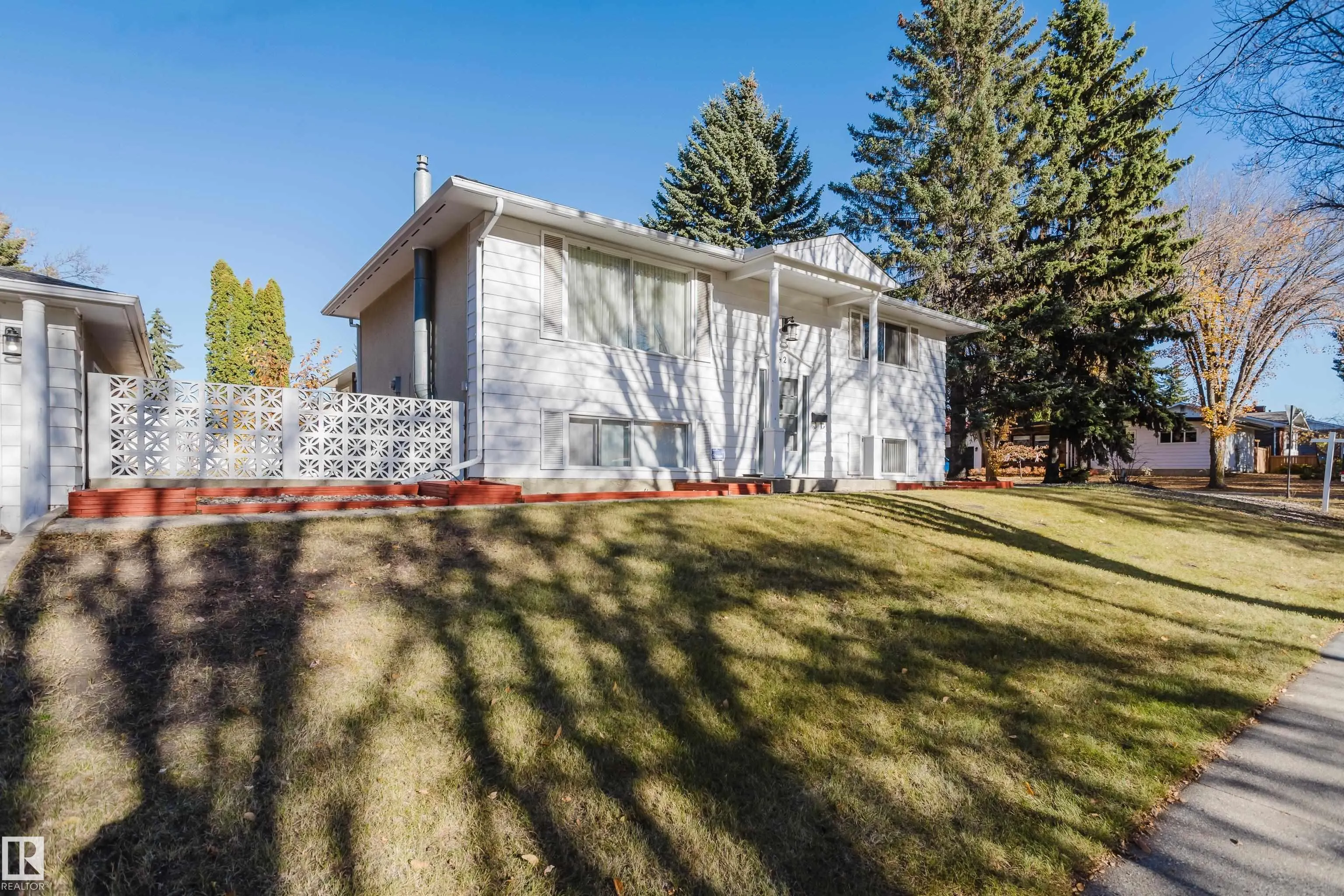 2 Fleetwood Cr