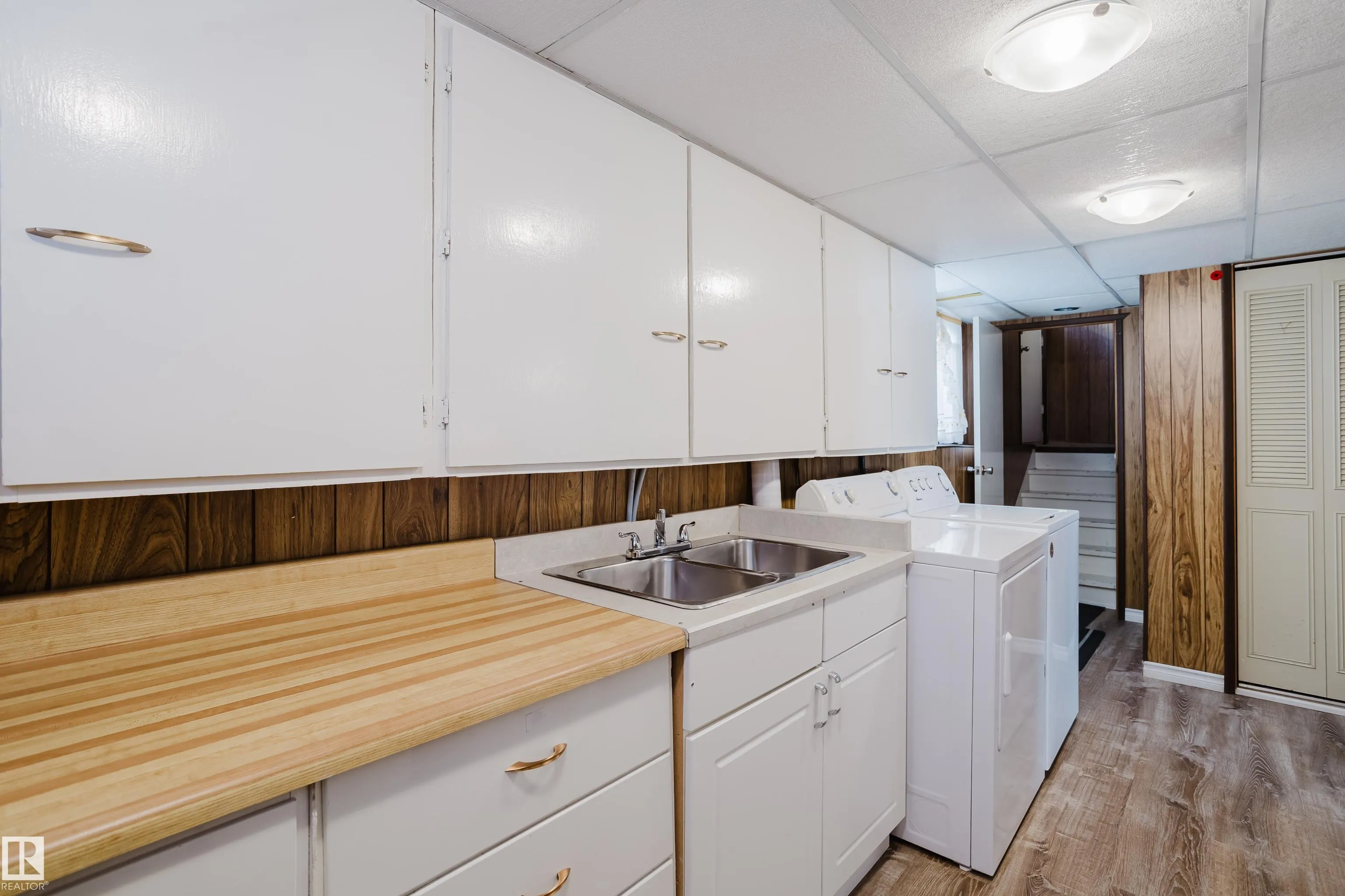 2 Fleetwood Cr