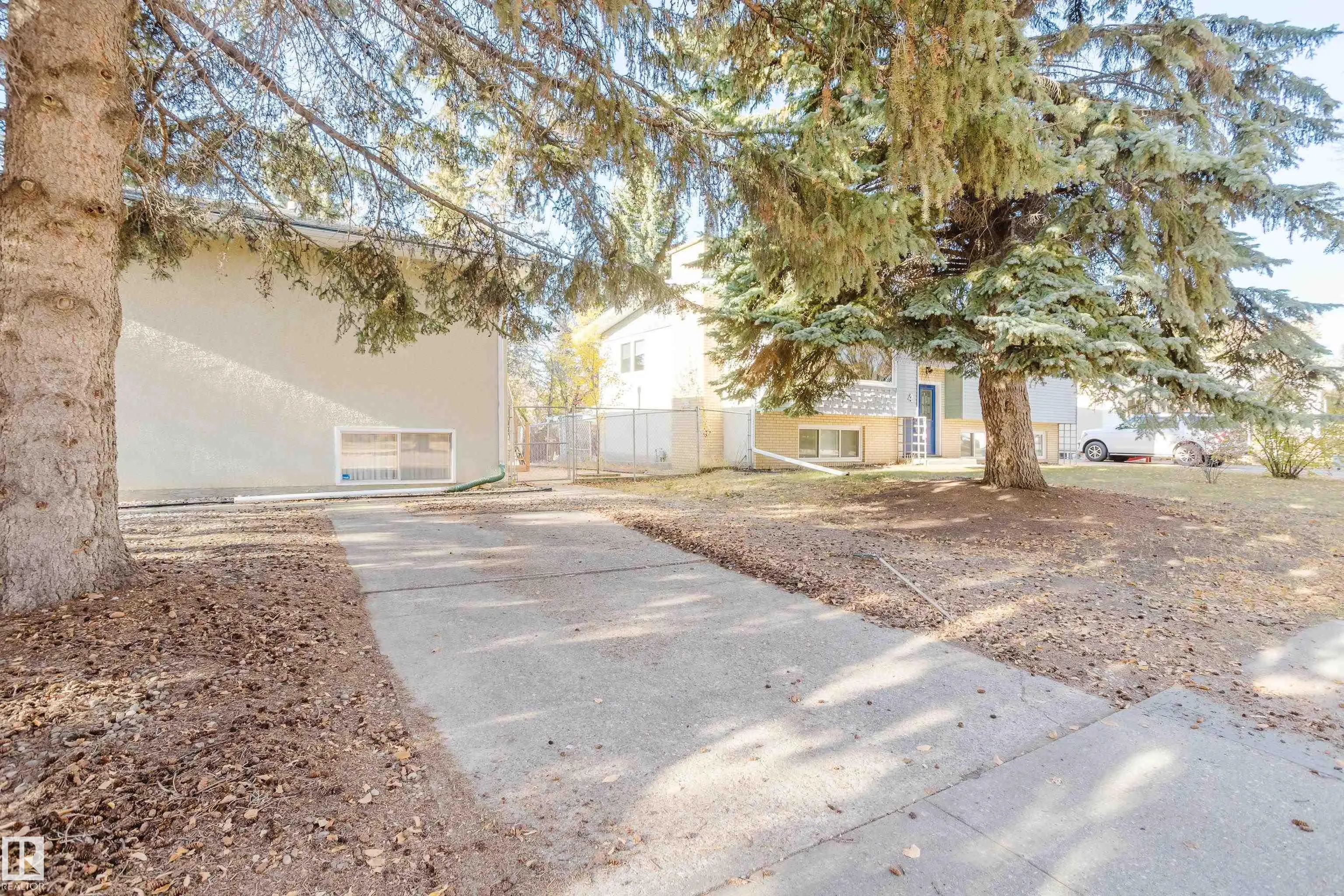 2 Fleetwood Cr