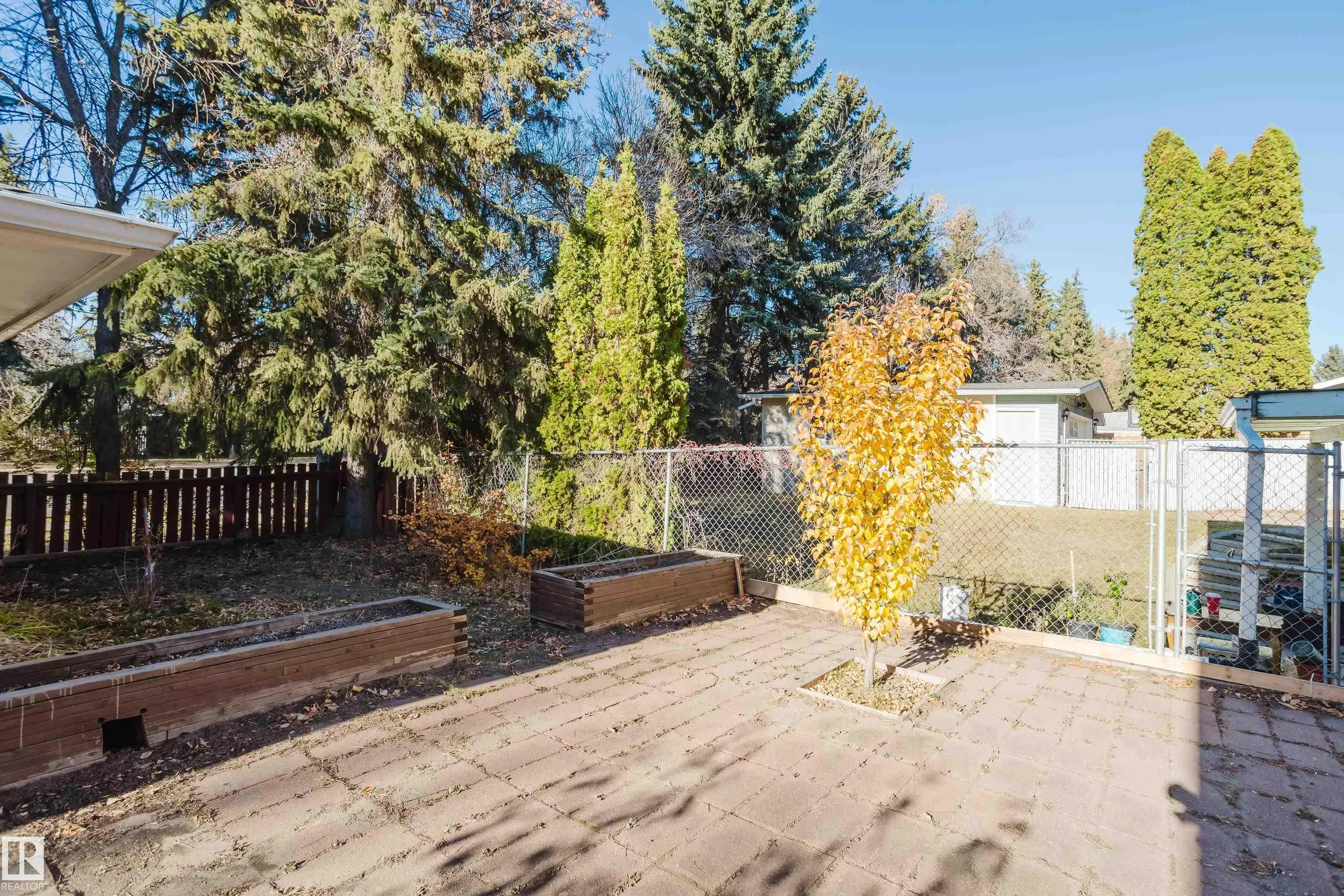 2 Fleetwood Cr