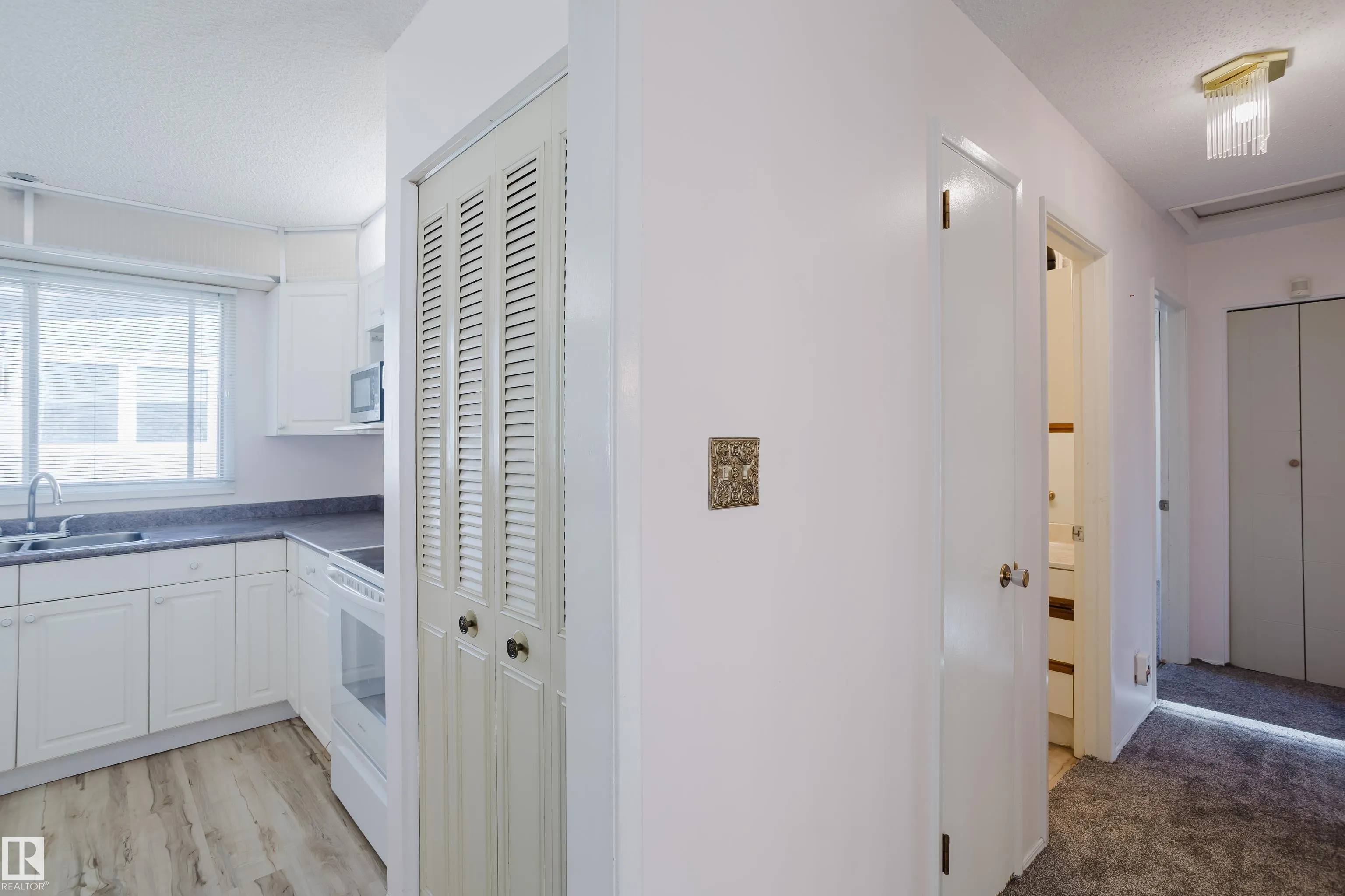 2 Fleetwood Cr