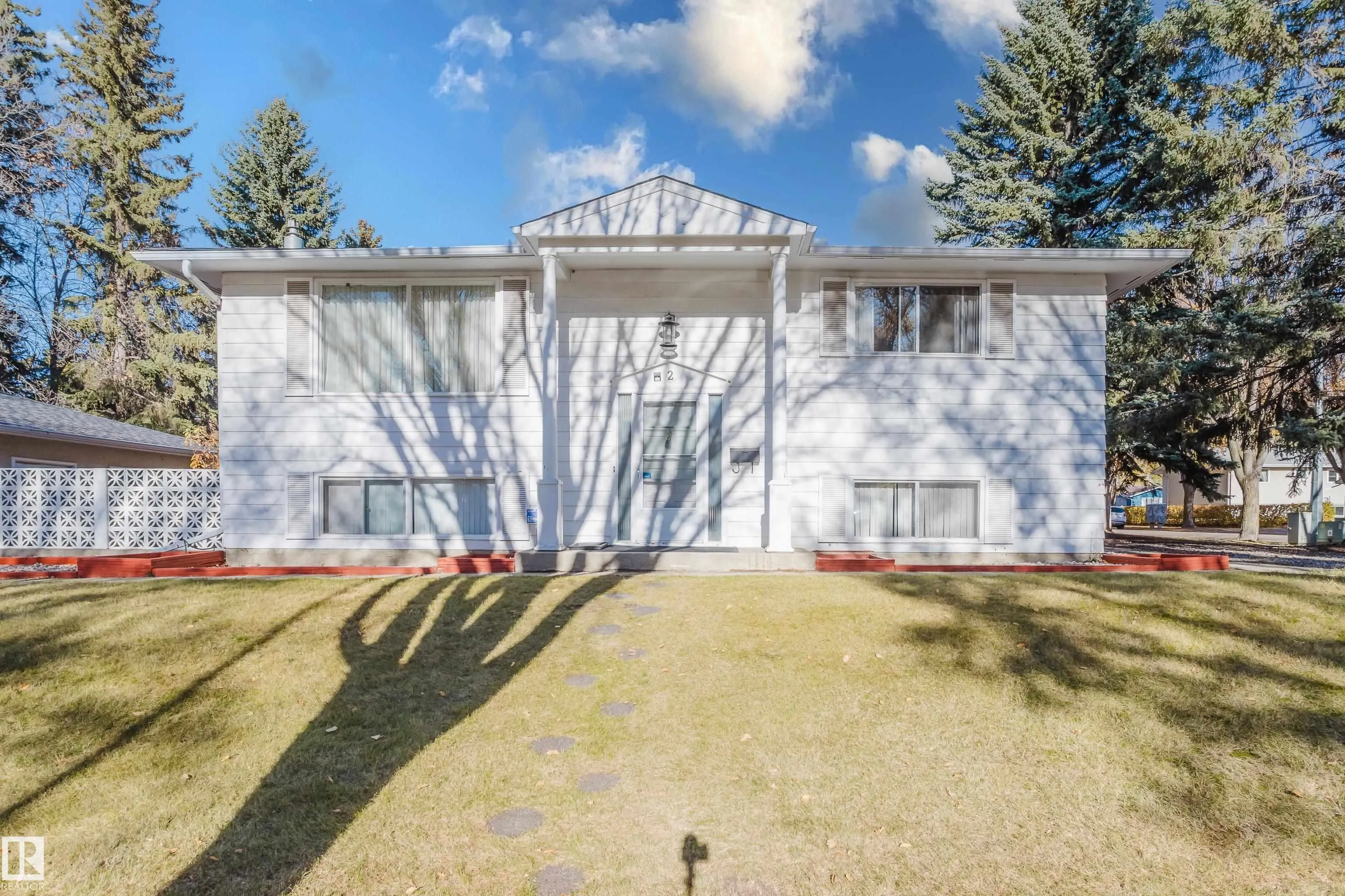 2 Fleetwood Cr