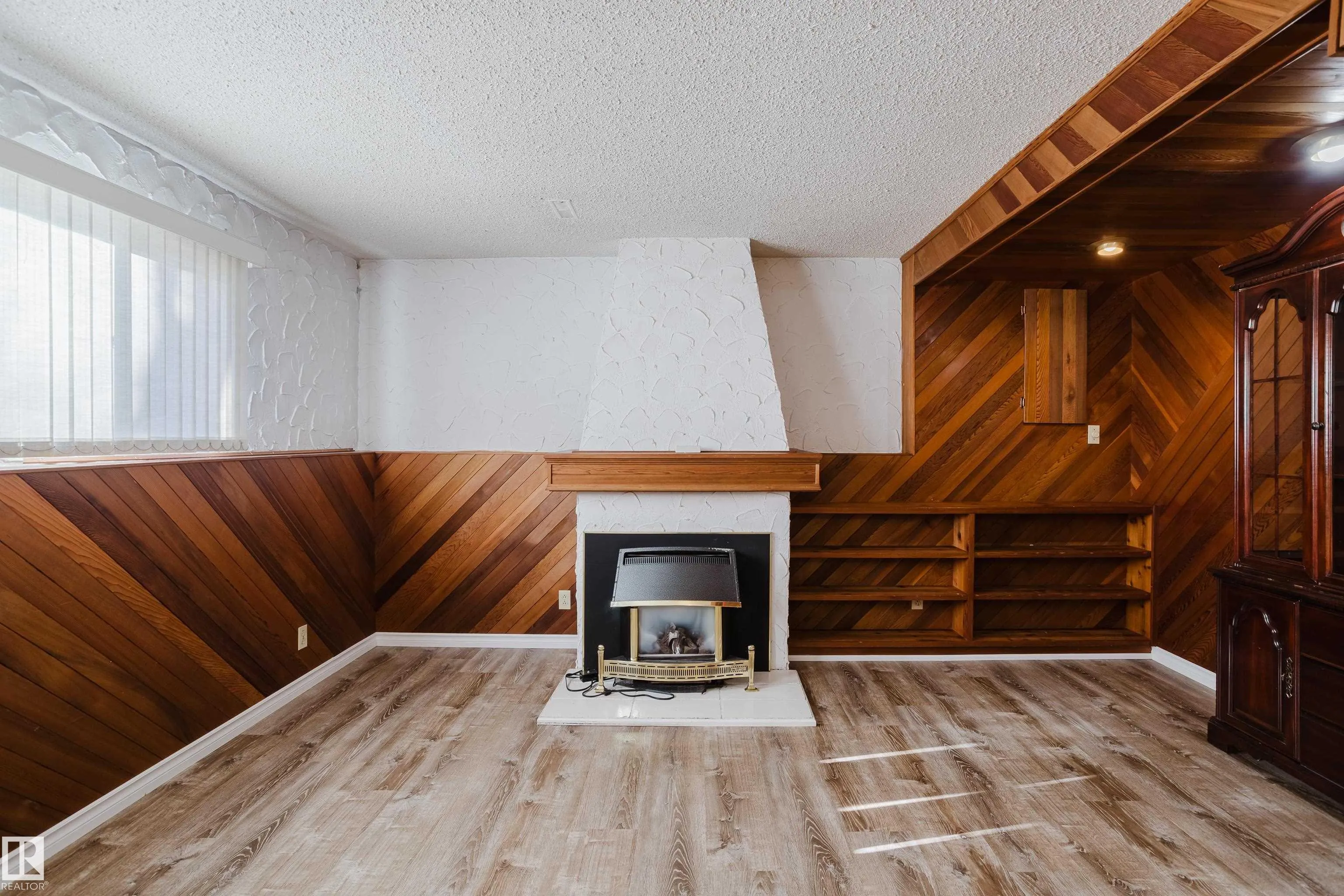 2 Fleetwood Cr