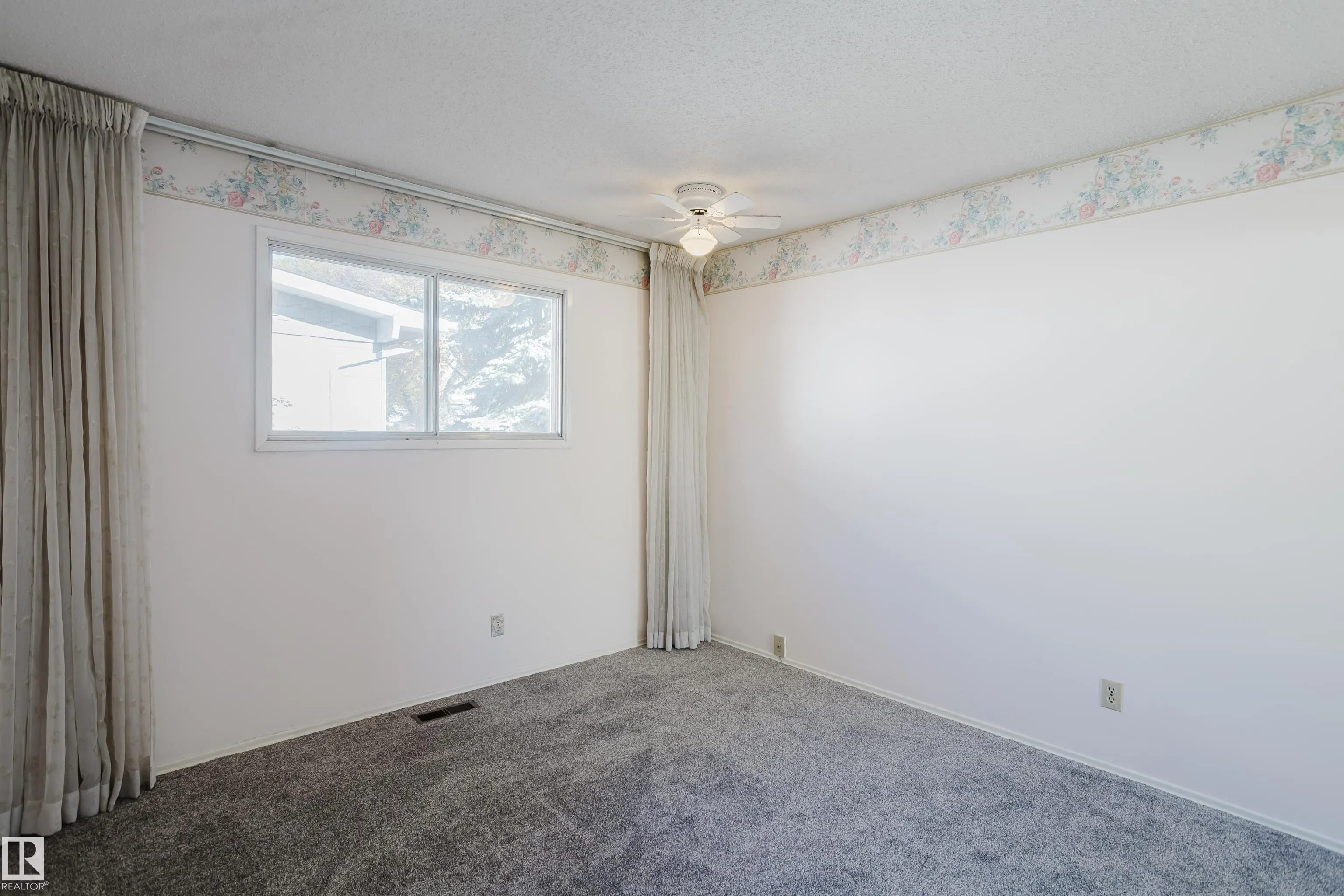 2 Fleetwood Cr