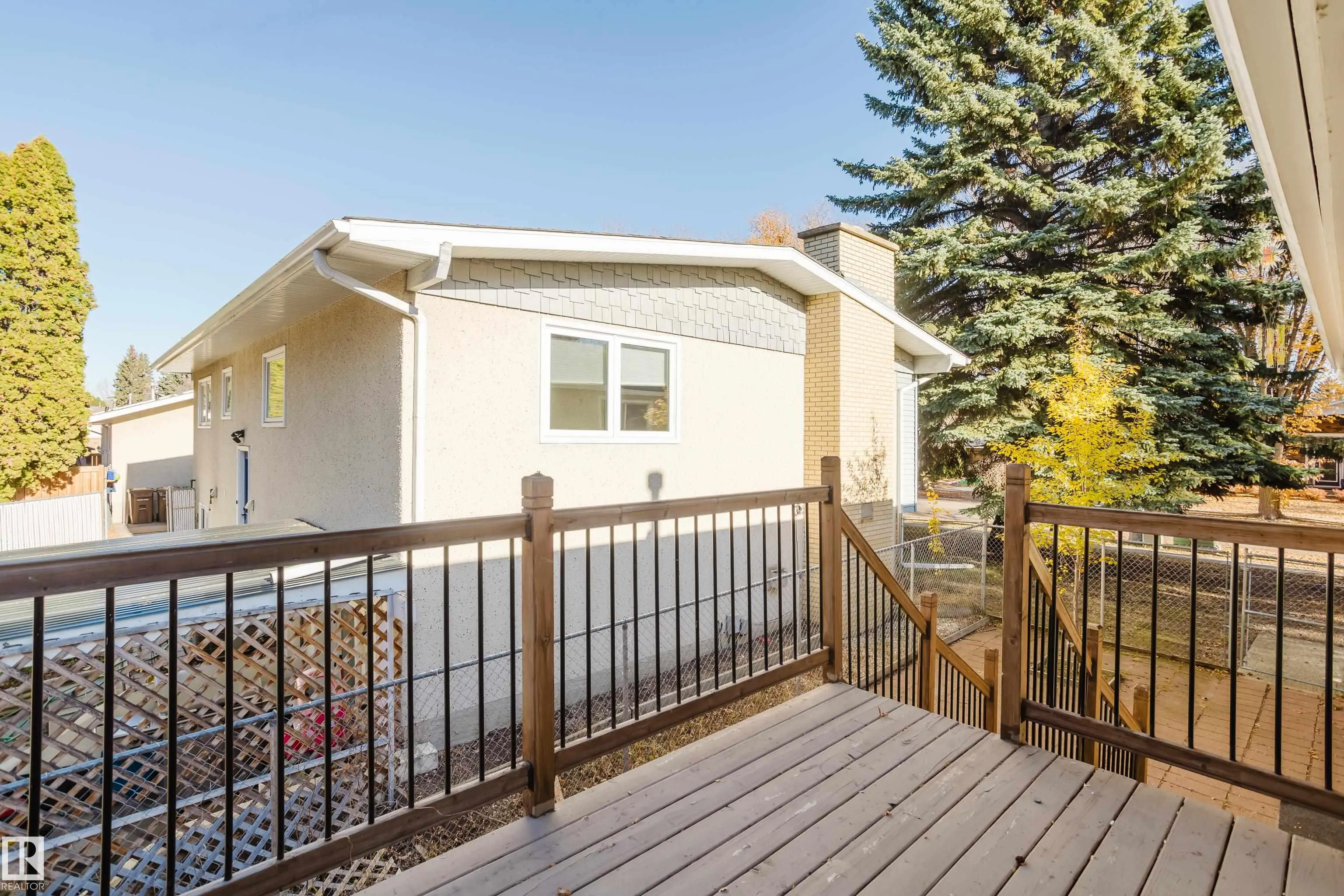 2 Fleetwood Cr