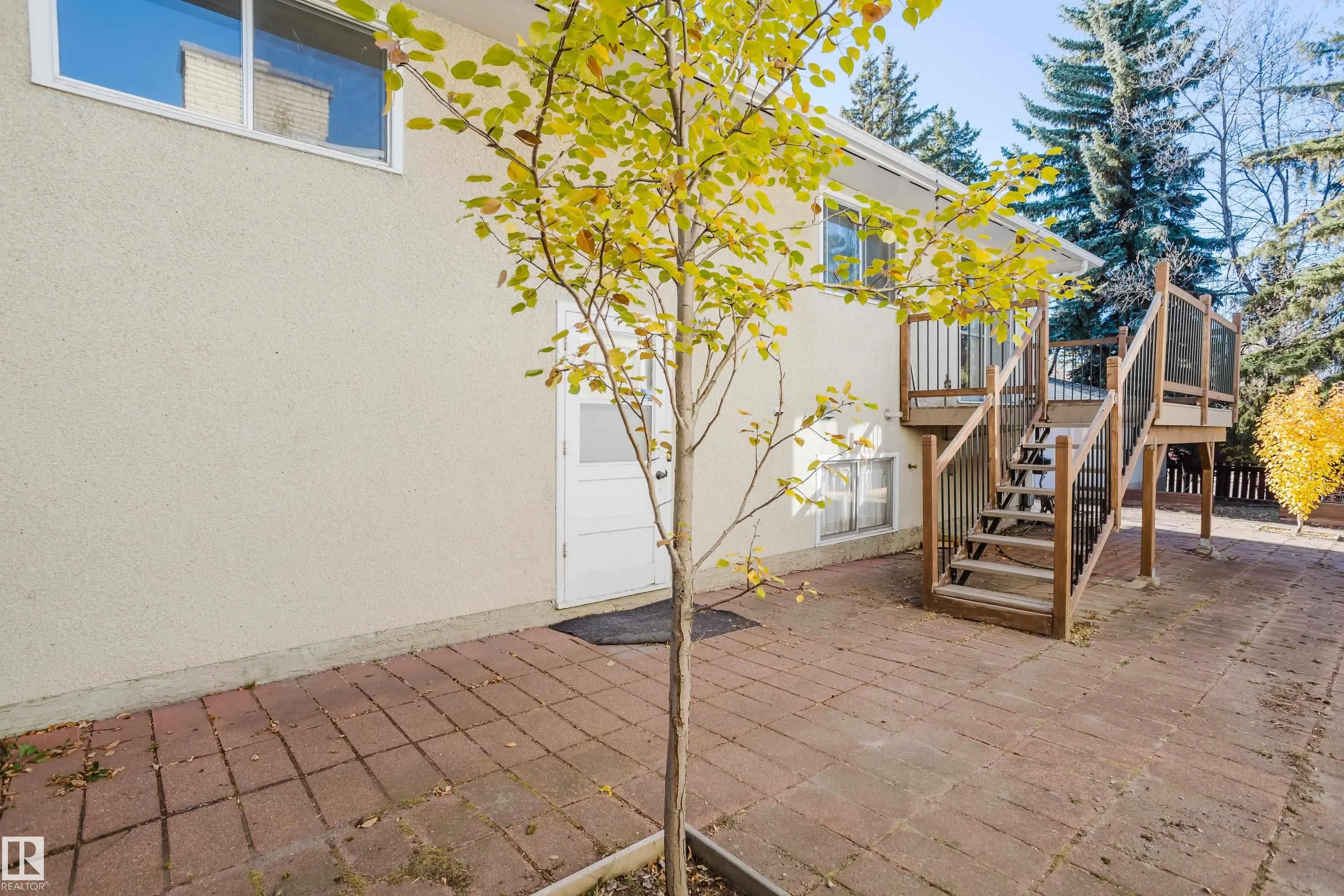 2 Fleetwood Cr