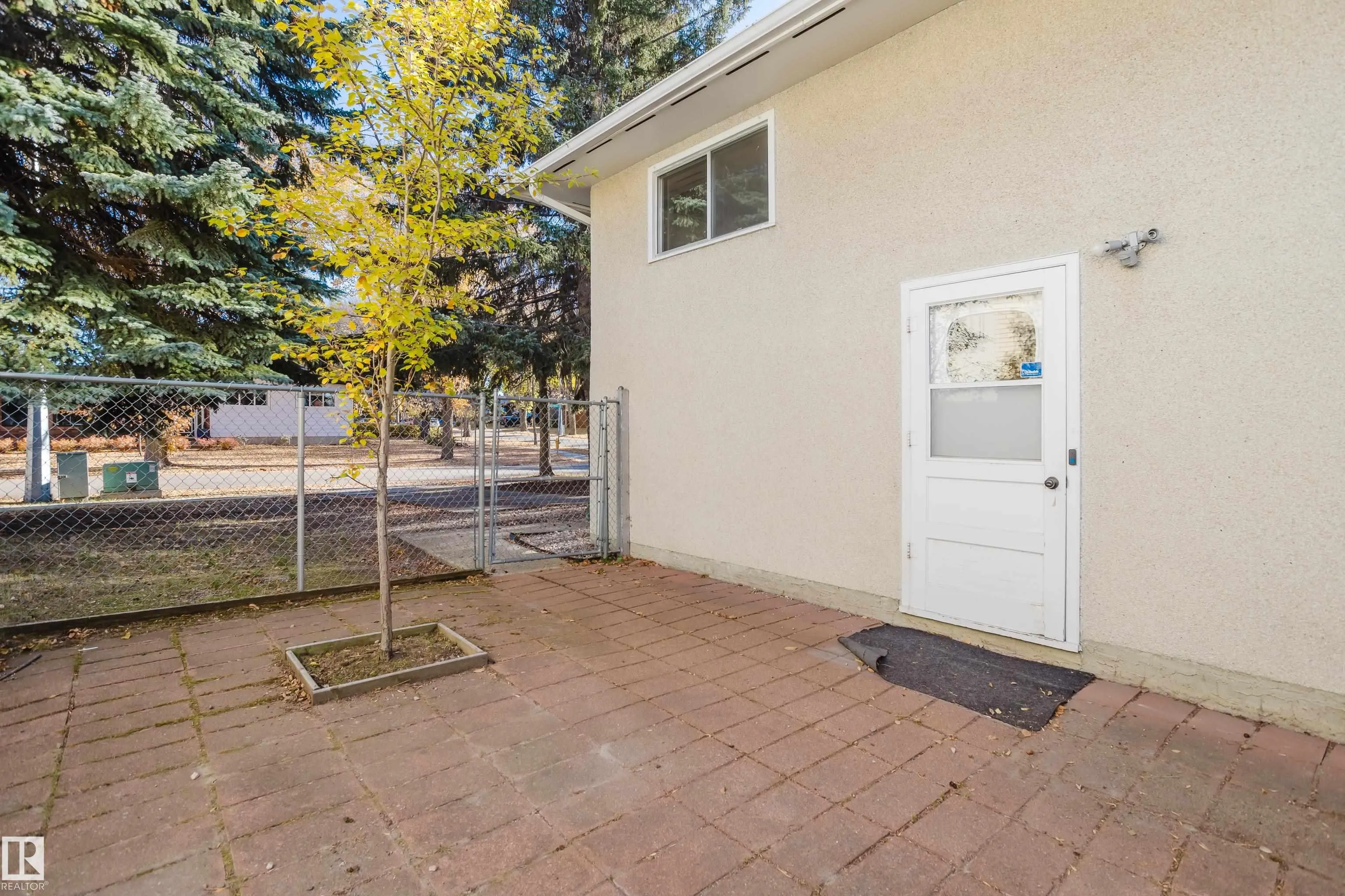 2 Fleetwood Cr