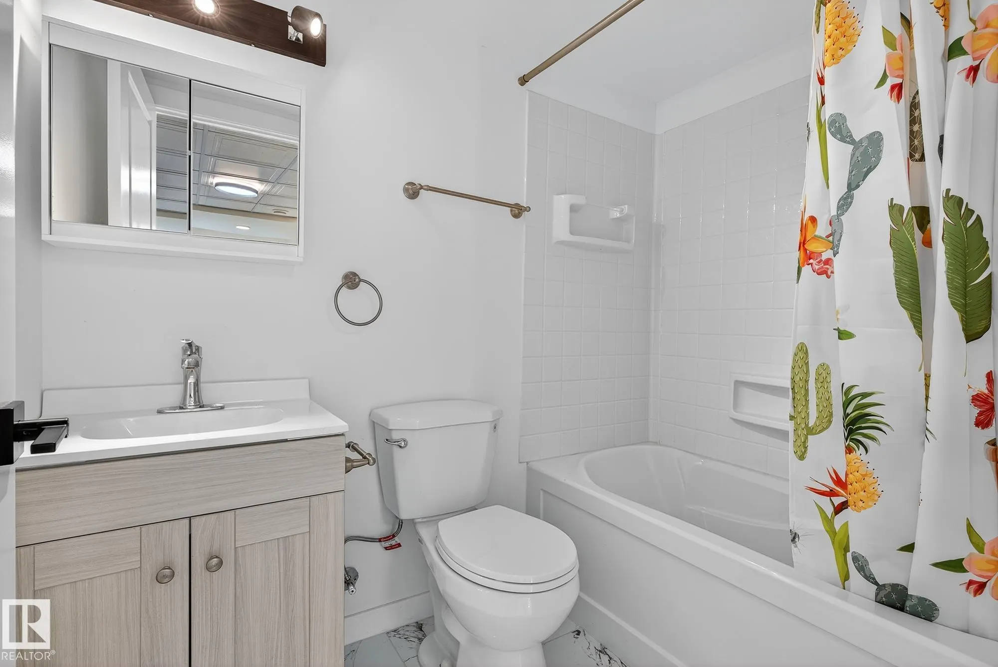 22015 85 AVE