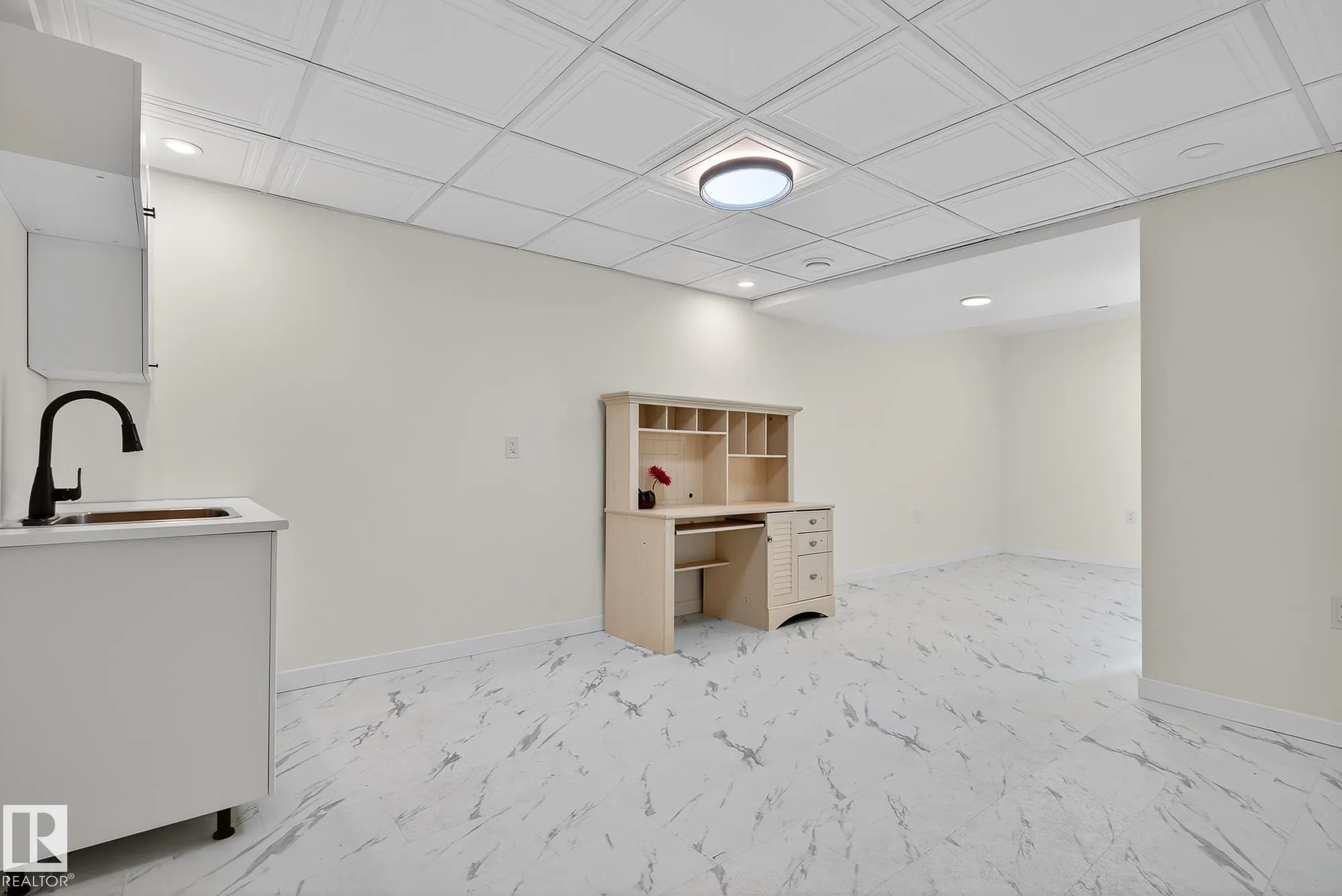 22015 85 AVE