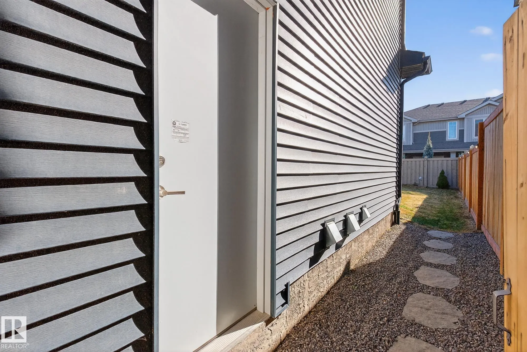 22015 85 AVE