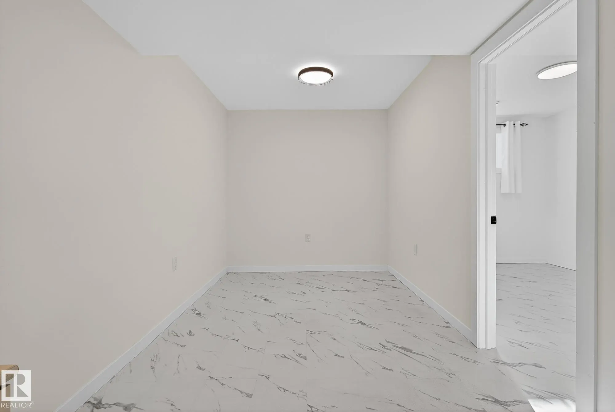 22015 85 AVE