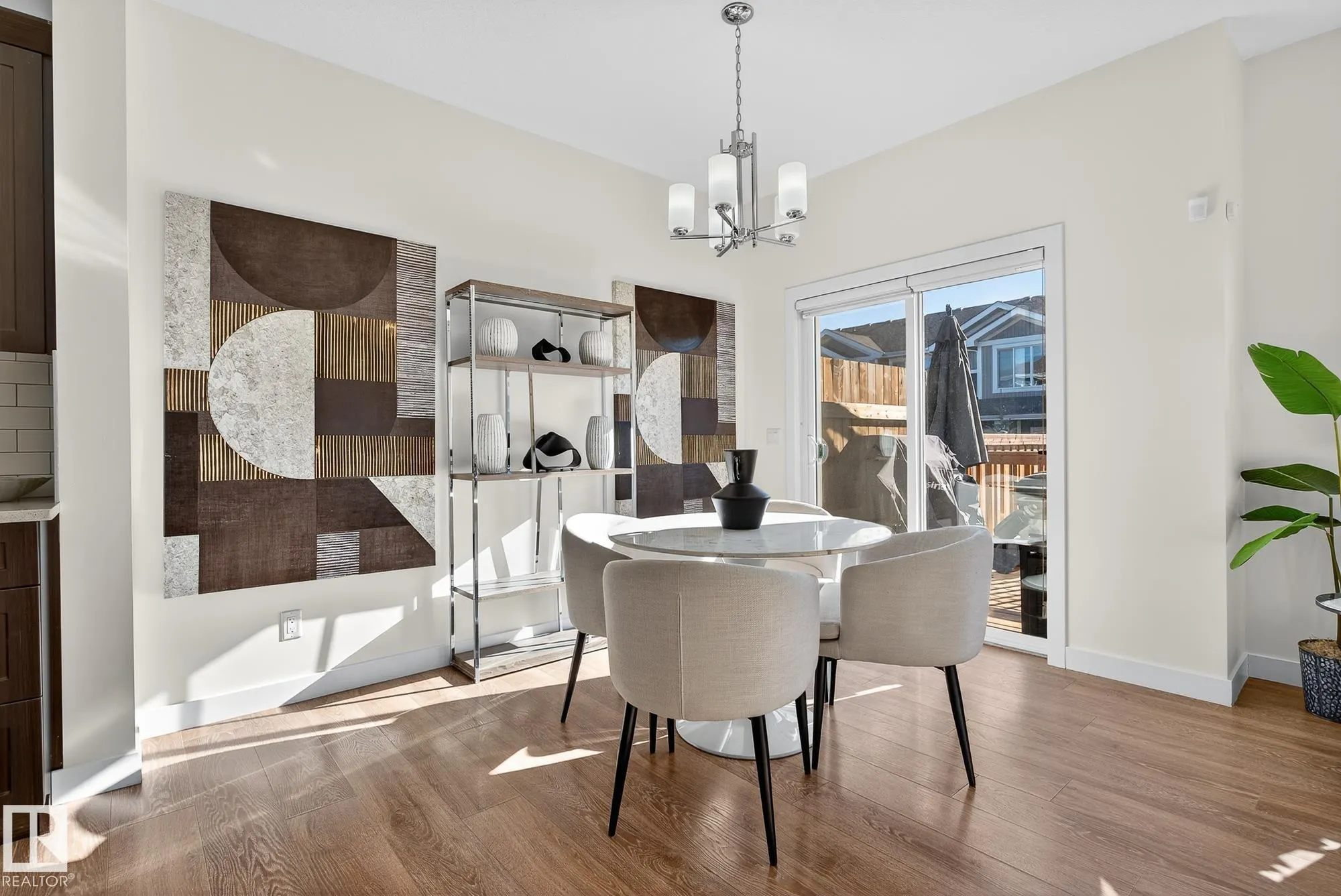 22015 85 AVE