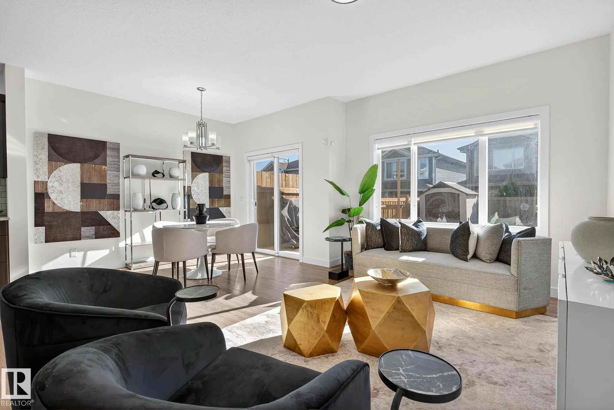 22015 85 AVE