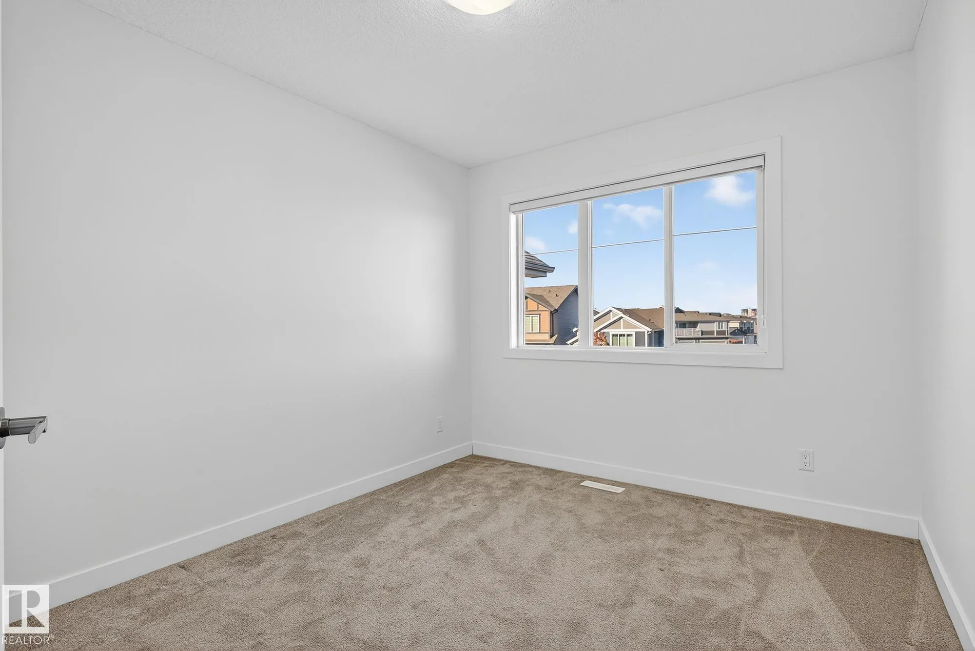 22015 85 AVE