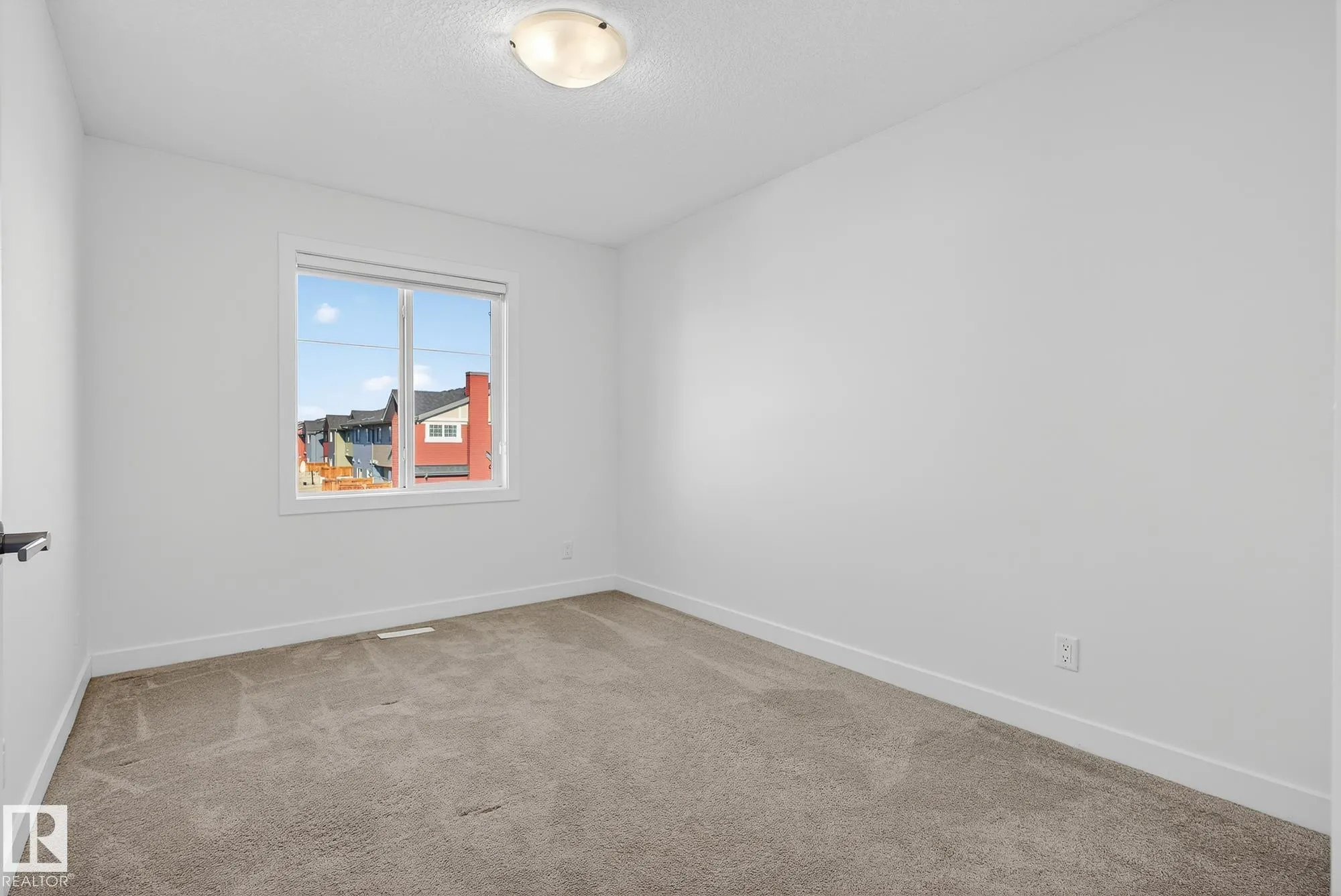 22015 85 AVE