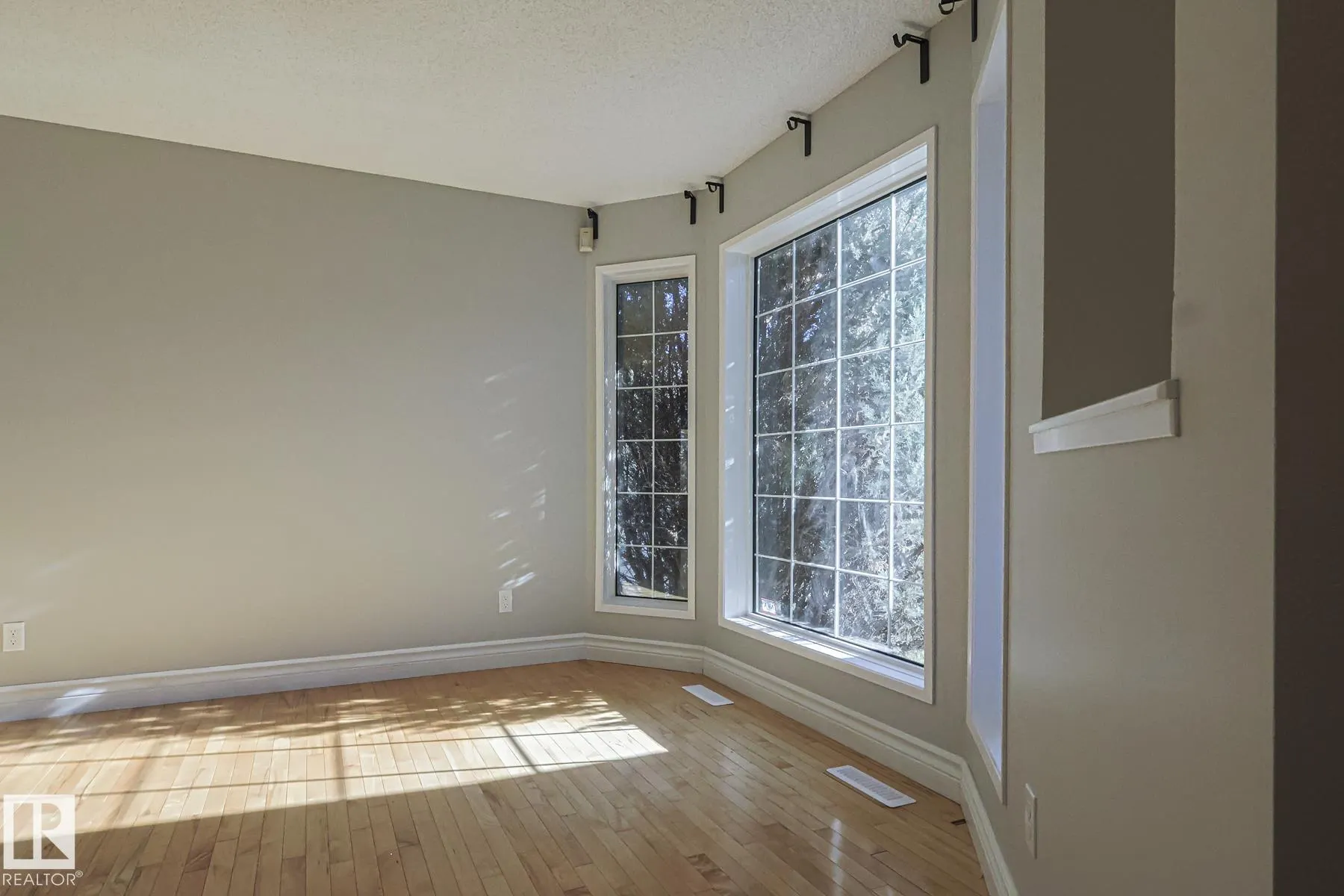 11 HIGH PARK Close