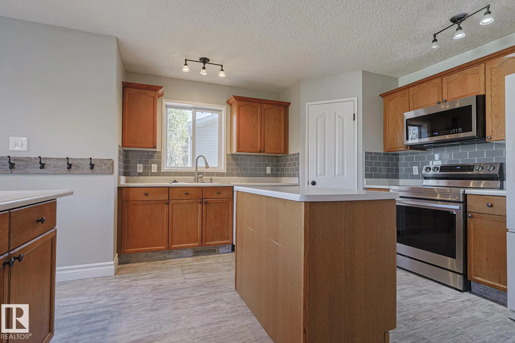11 HIGH PARK Close