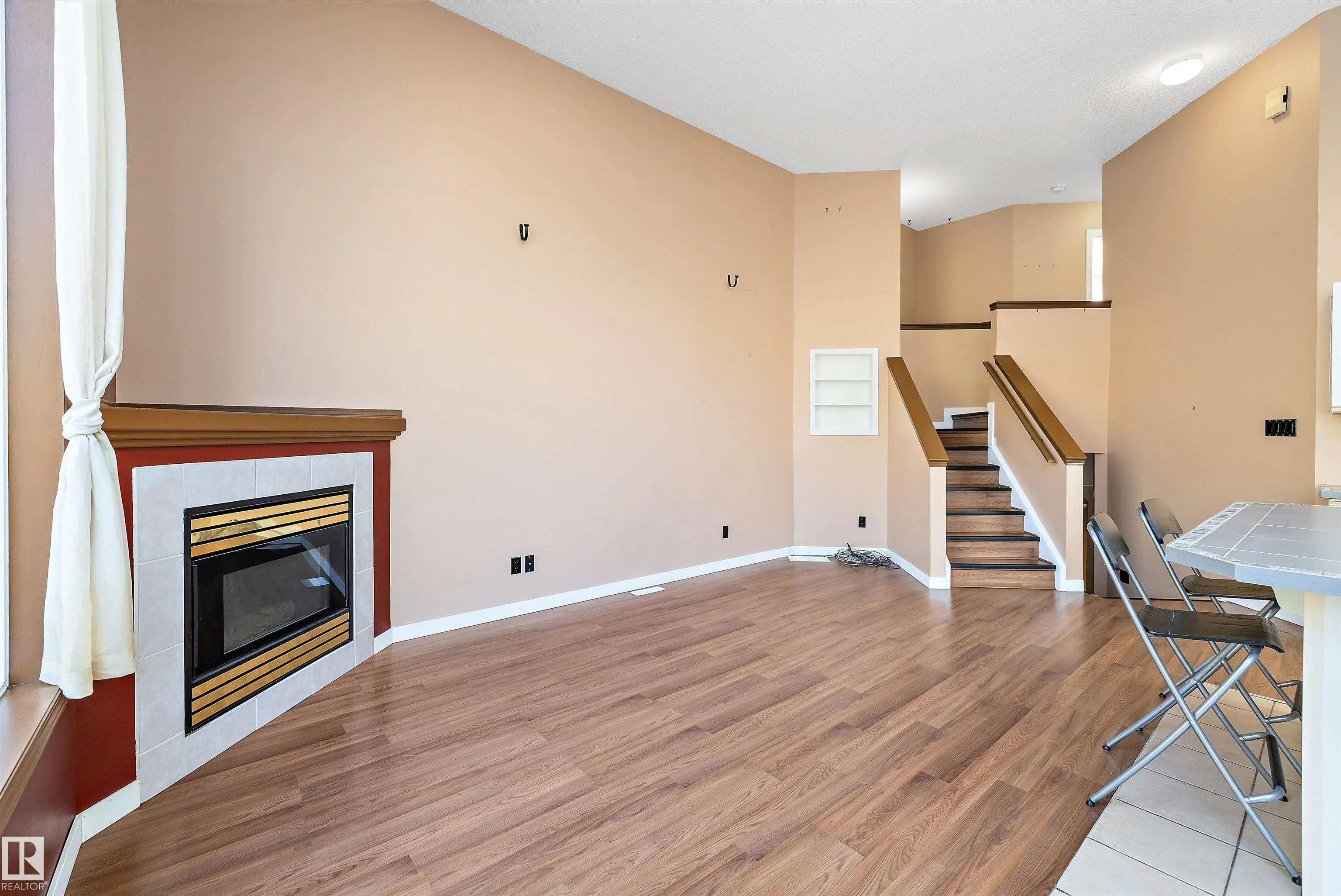 300 HOOPER Crescent