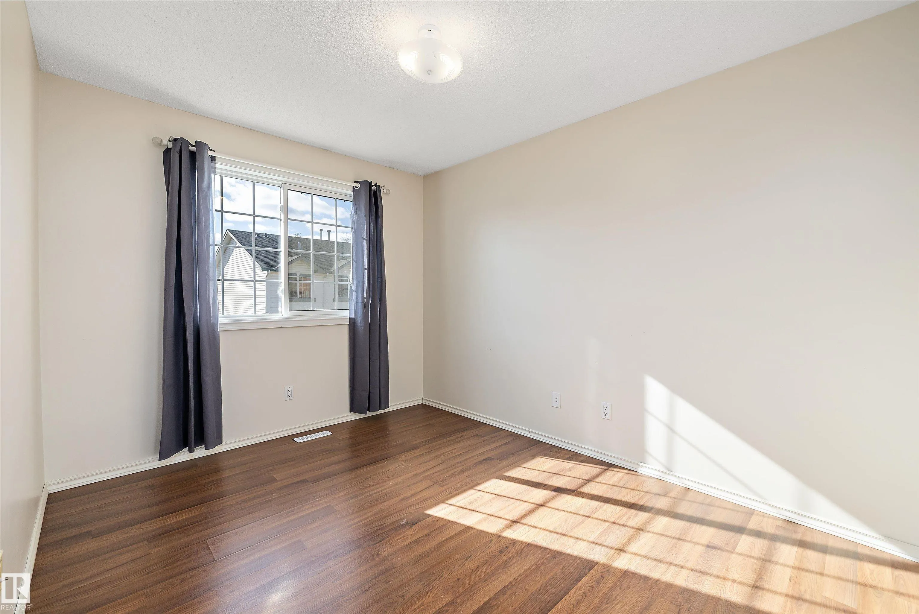 300 HOOPER Crescent