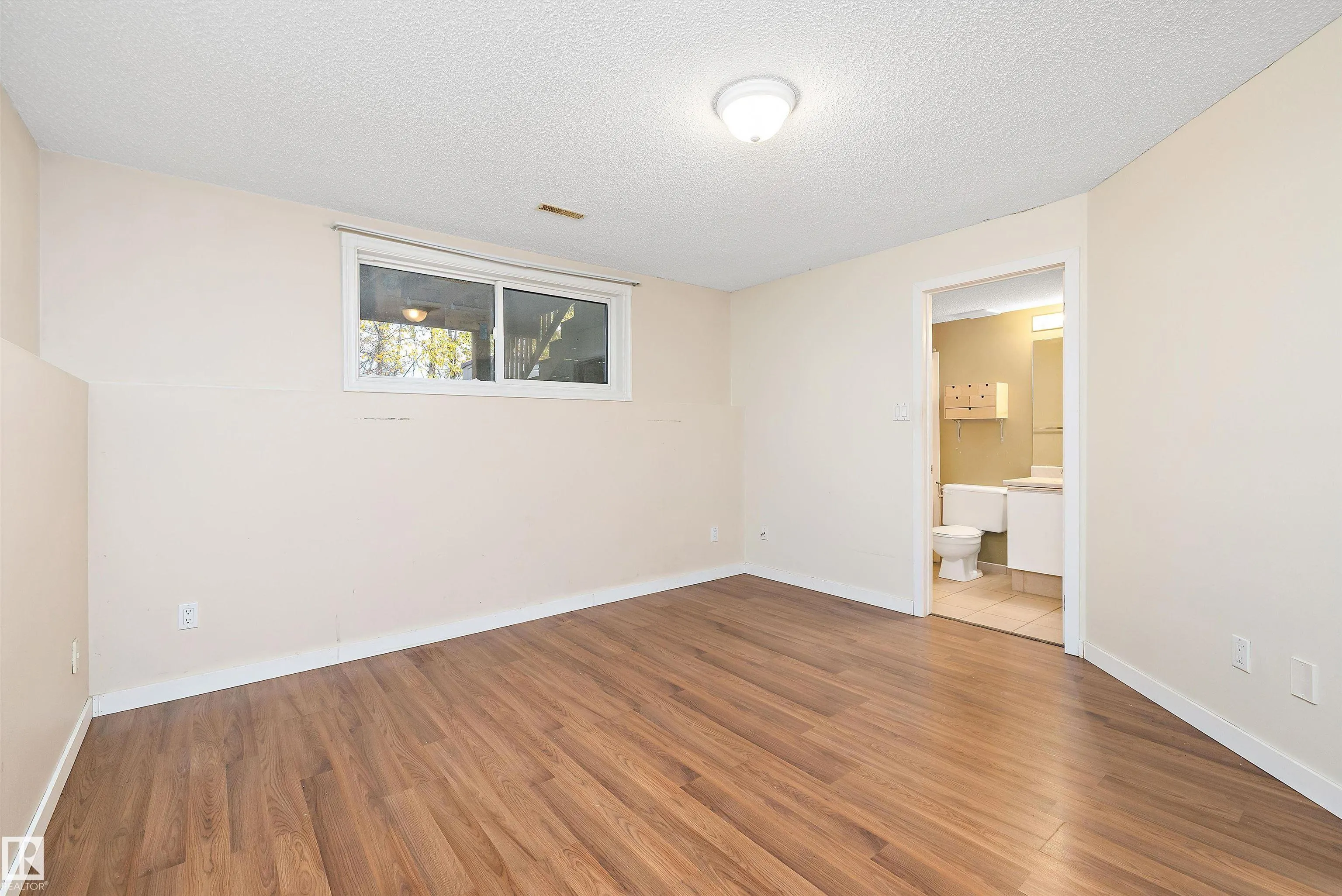 300 HOOPER Crescent