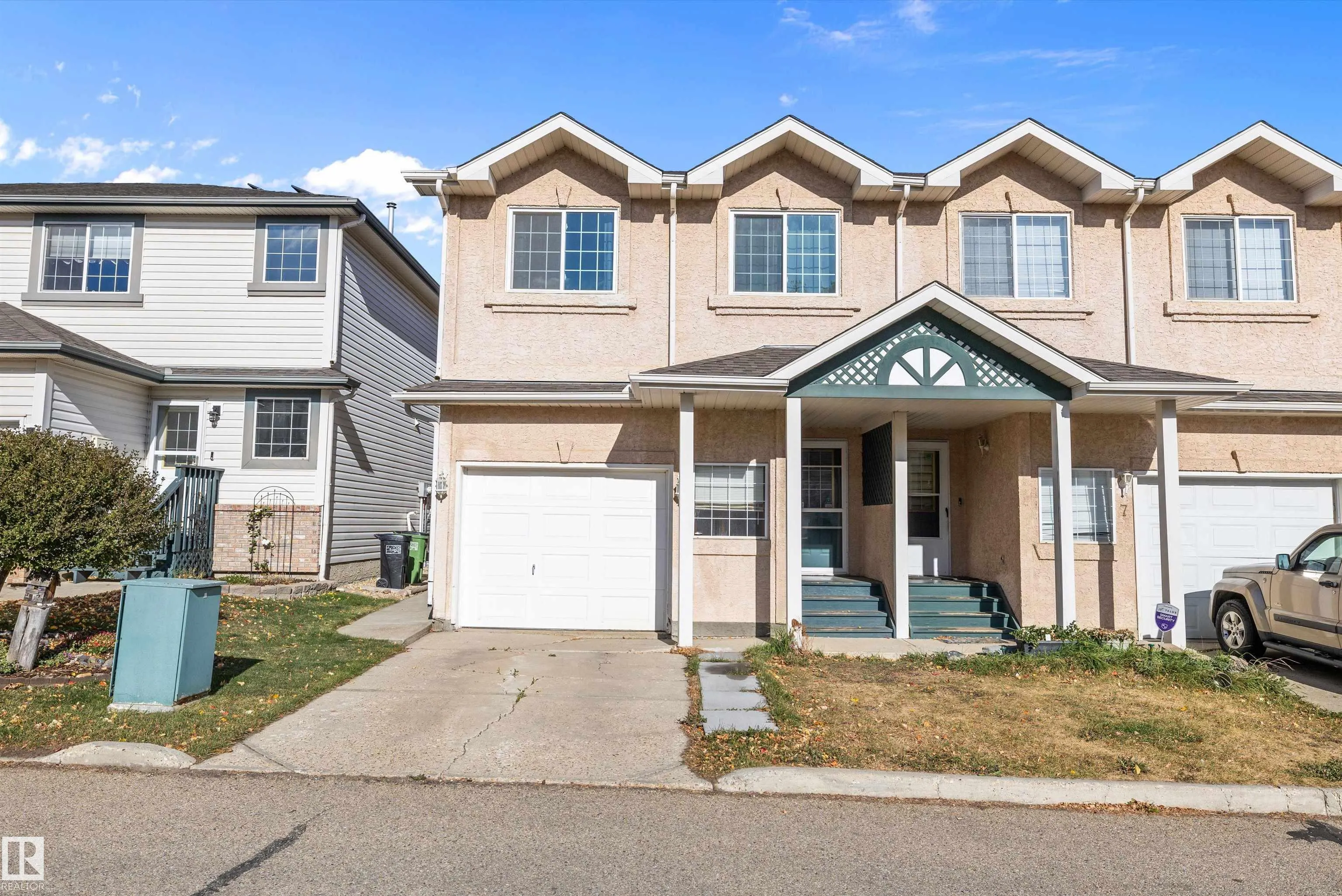 300 HOOPER Crescent