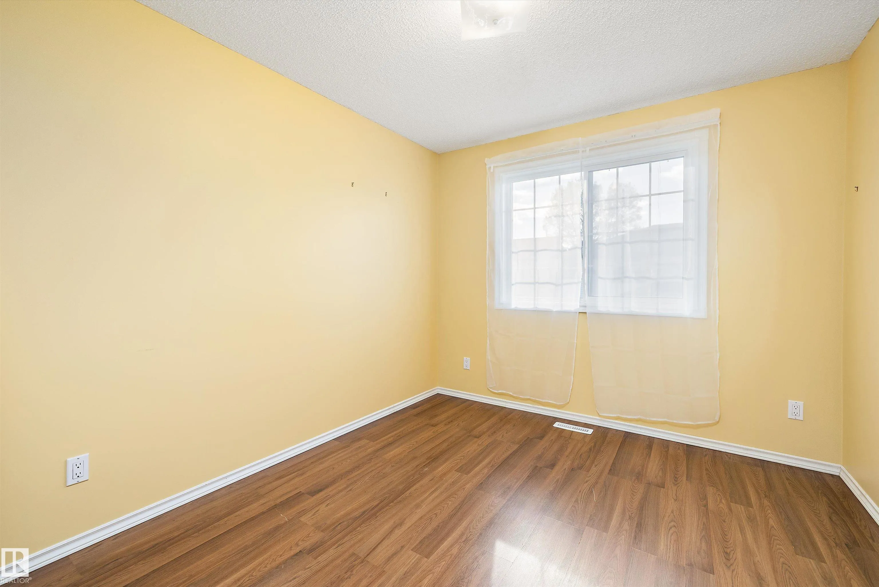 300 HOOPER Crescent