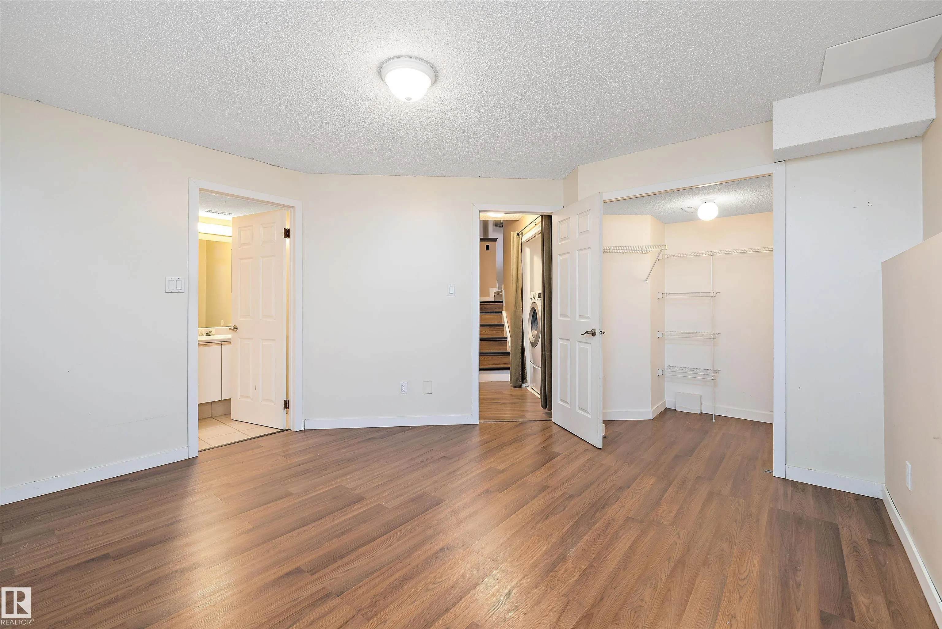 300 HOOPER Crescent