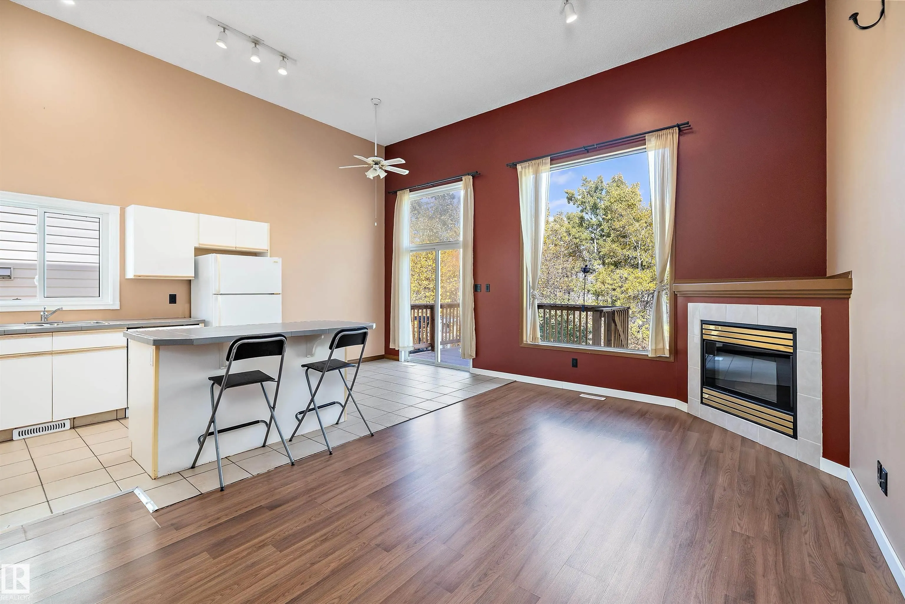 300 HOOPER Crescent