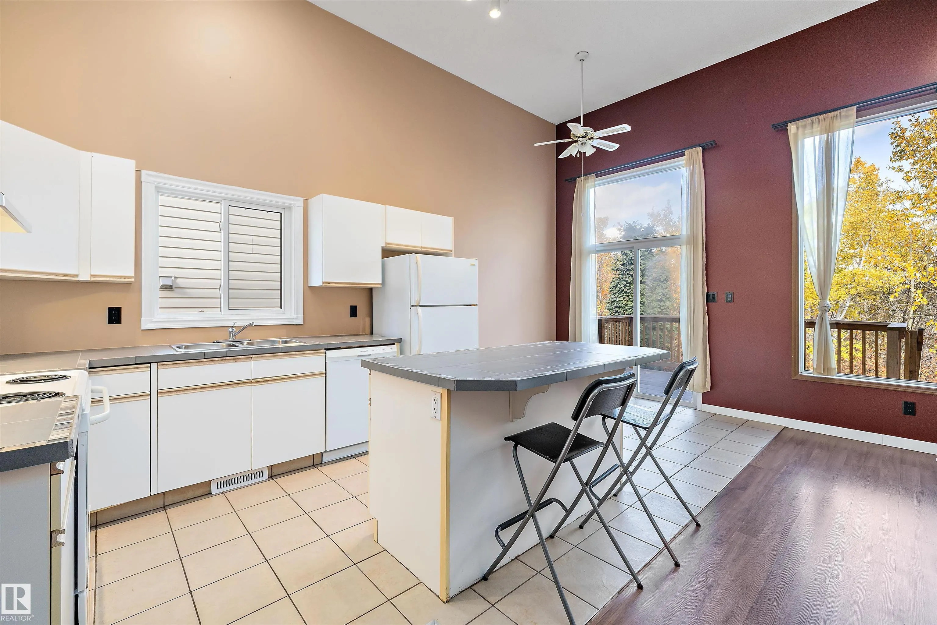 300 HOOPER Crescent