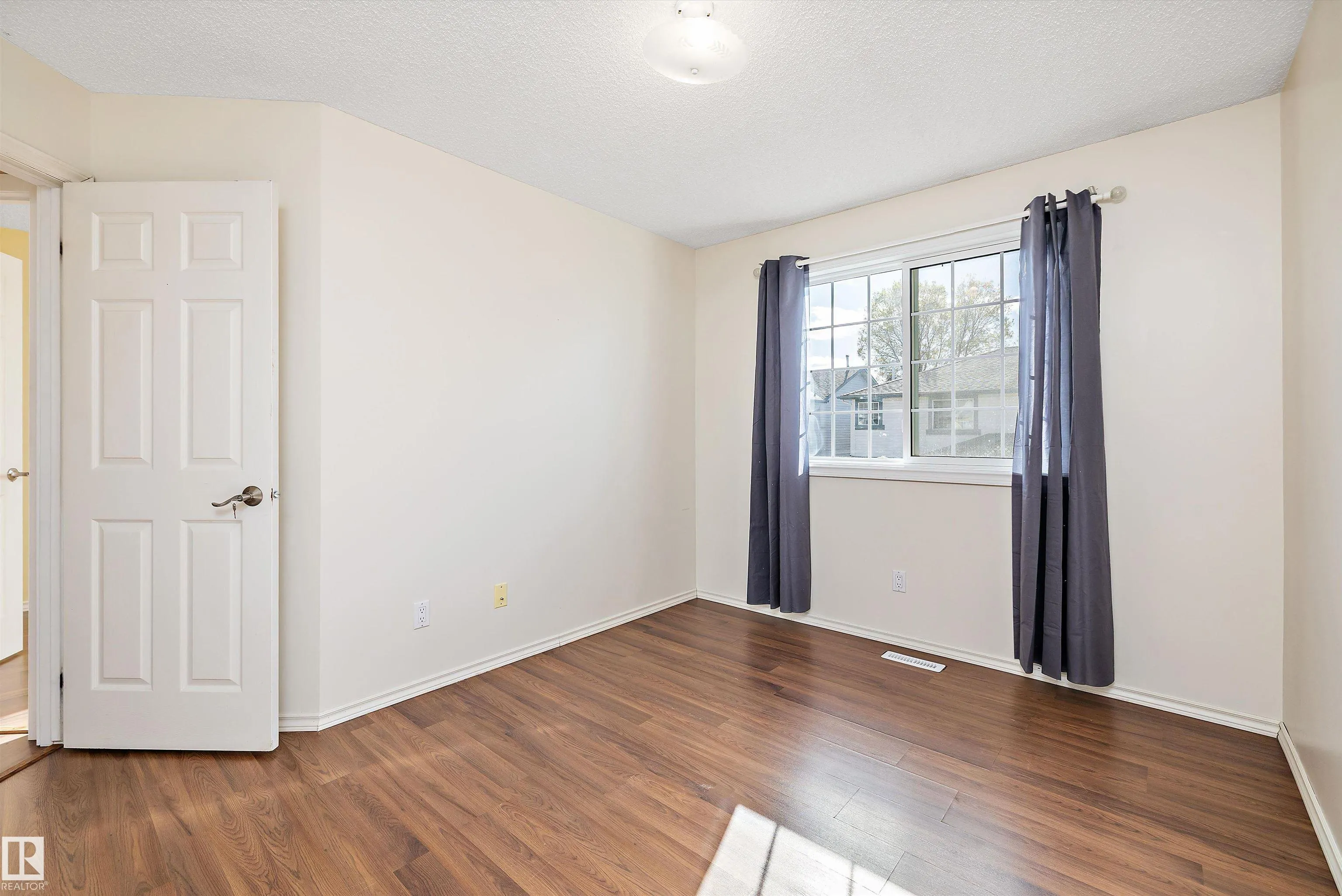 300 HOOPER Crescent